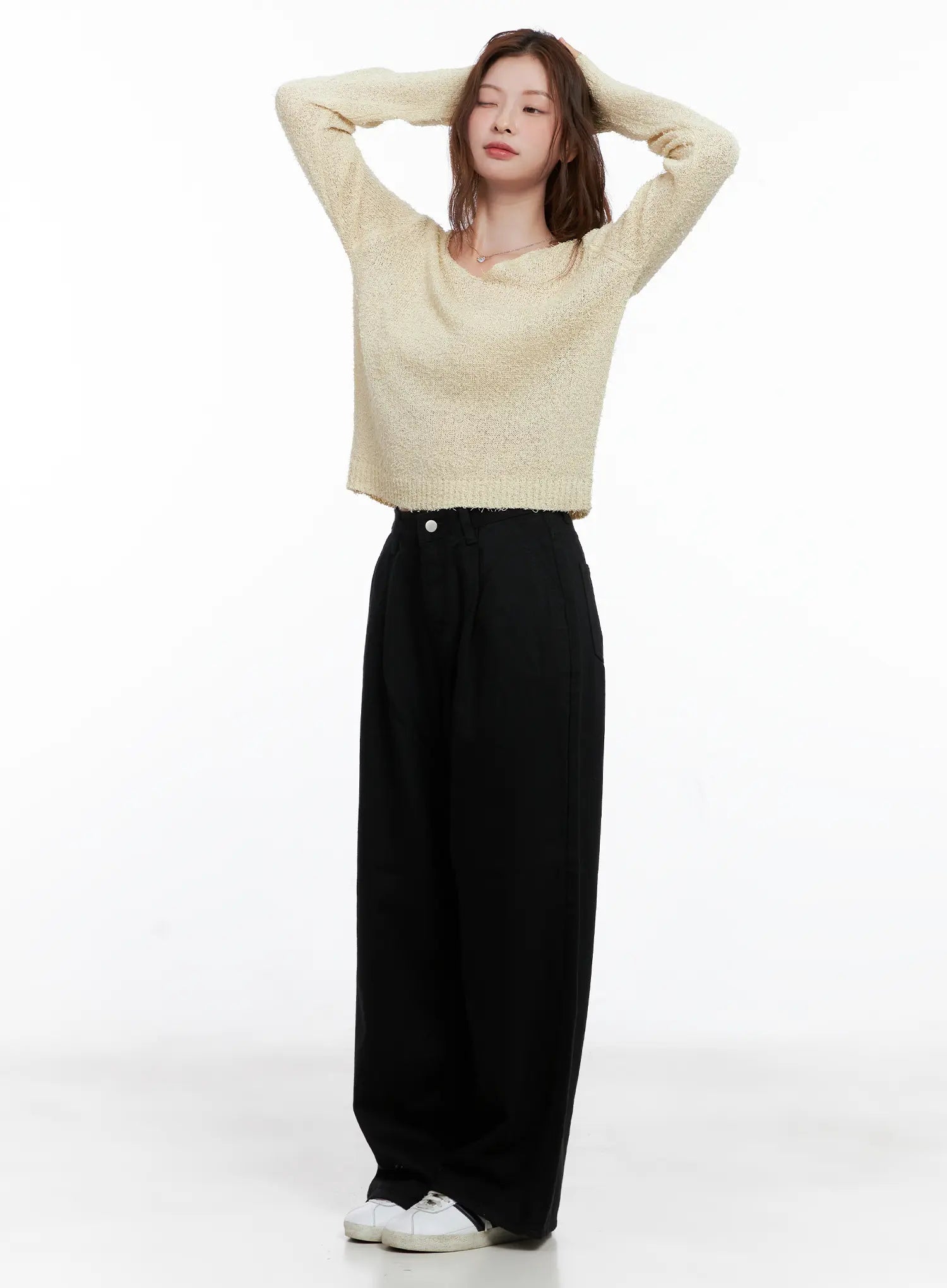 Loose-Fit V-Neck Knit Sweater CG521