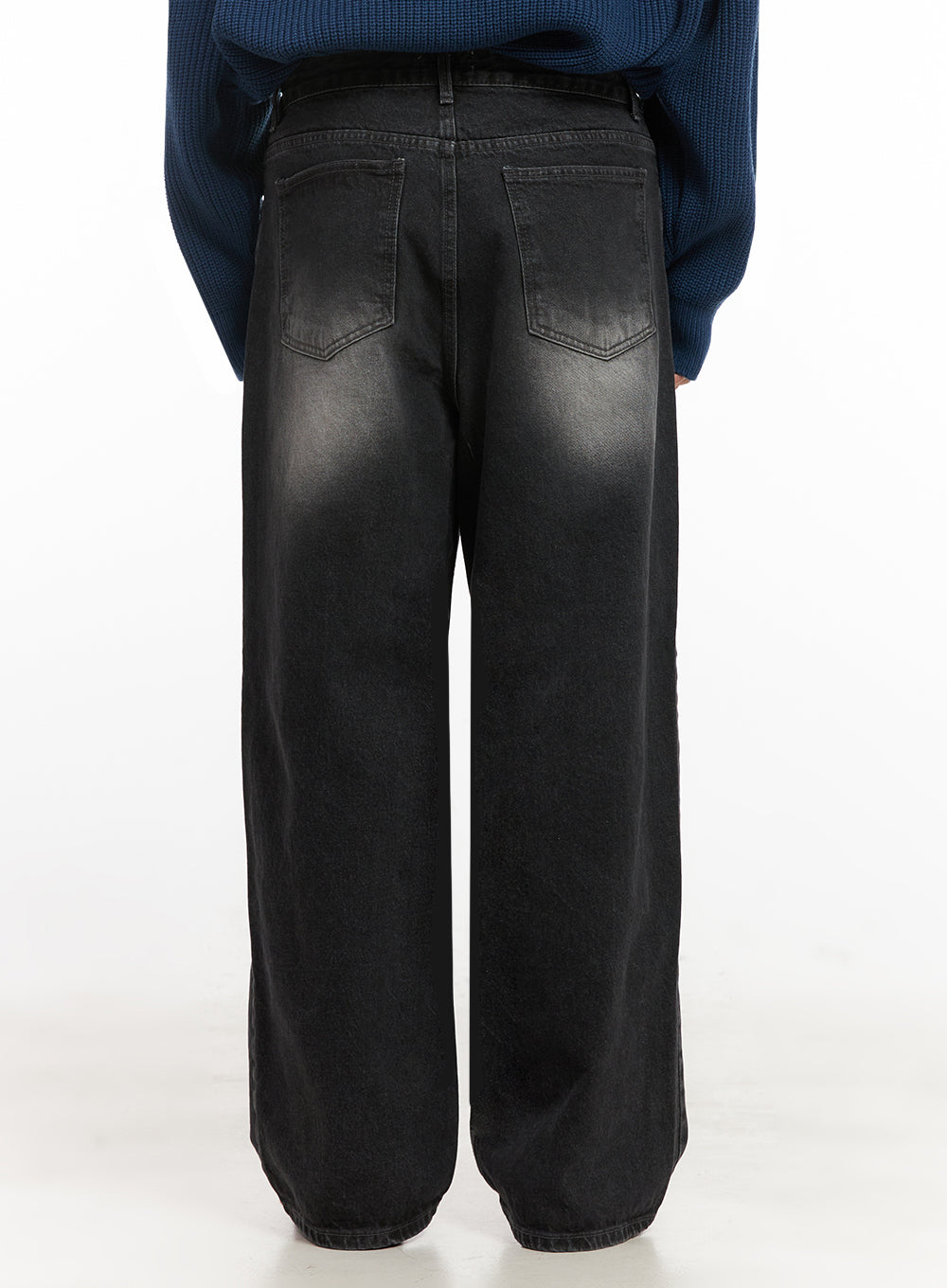 Men's Washed Relaxed-Fit Jeans IJ517