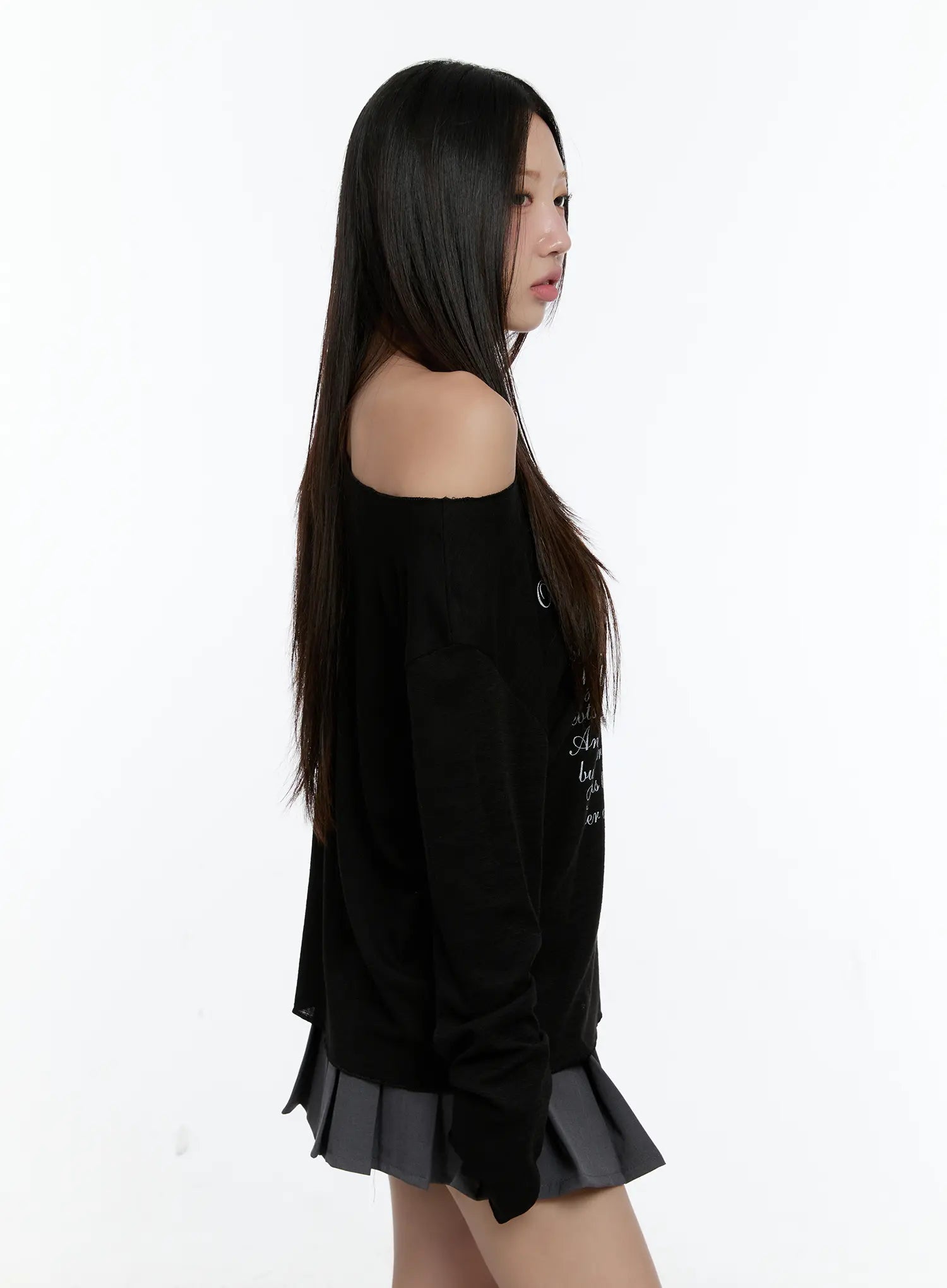 Lettering Off-Shoulder Long Sleeve CS517