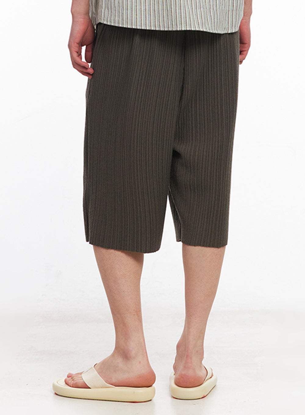 Men's Pleated Wide-Fit Shorts IU512