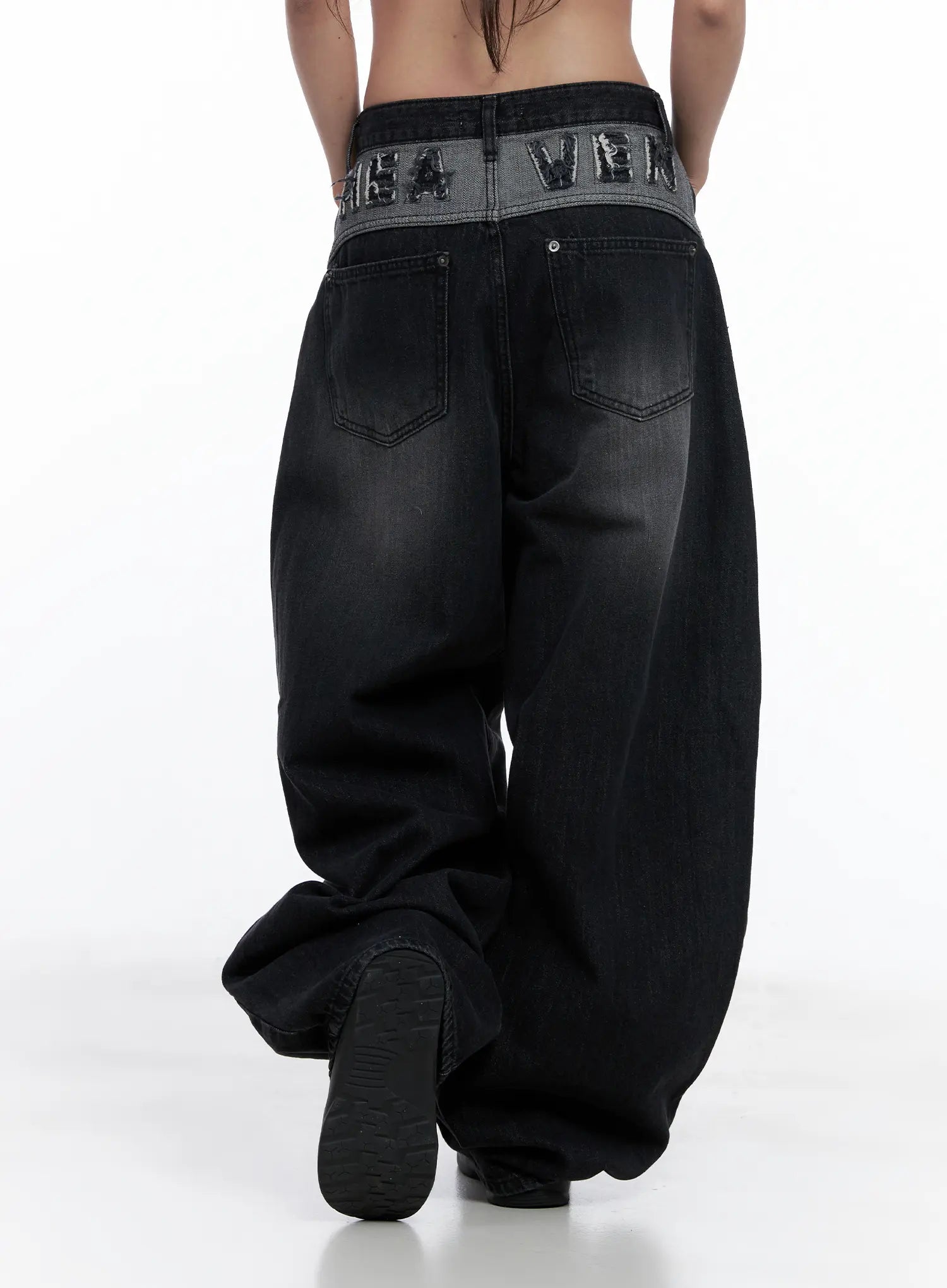 Suyeon Embroidered Baggy Denim Jeans CL510