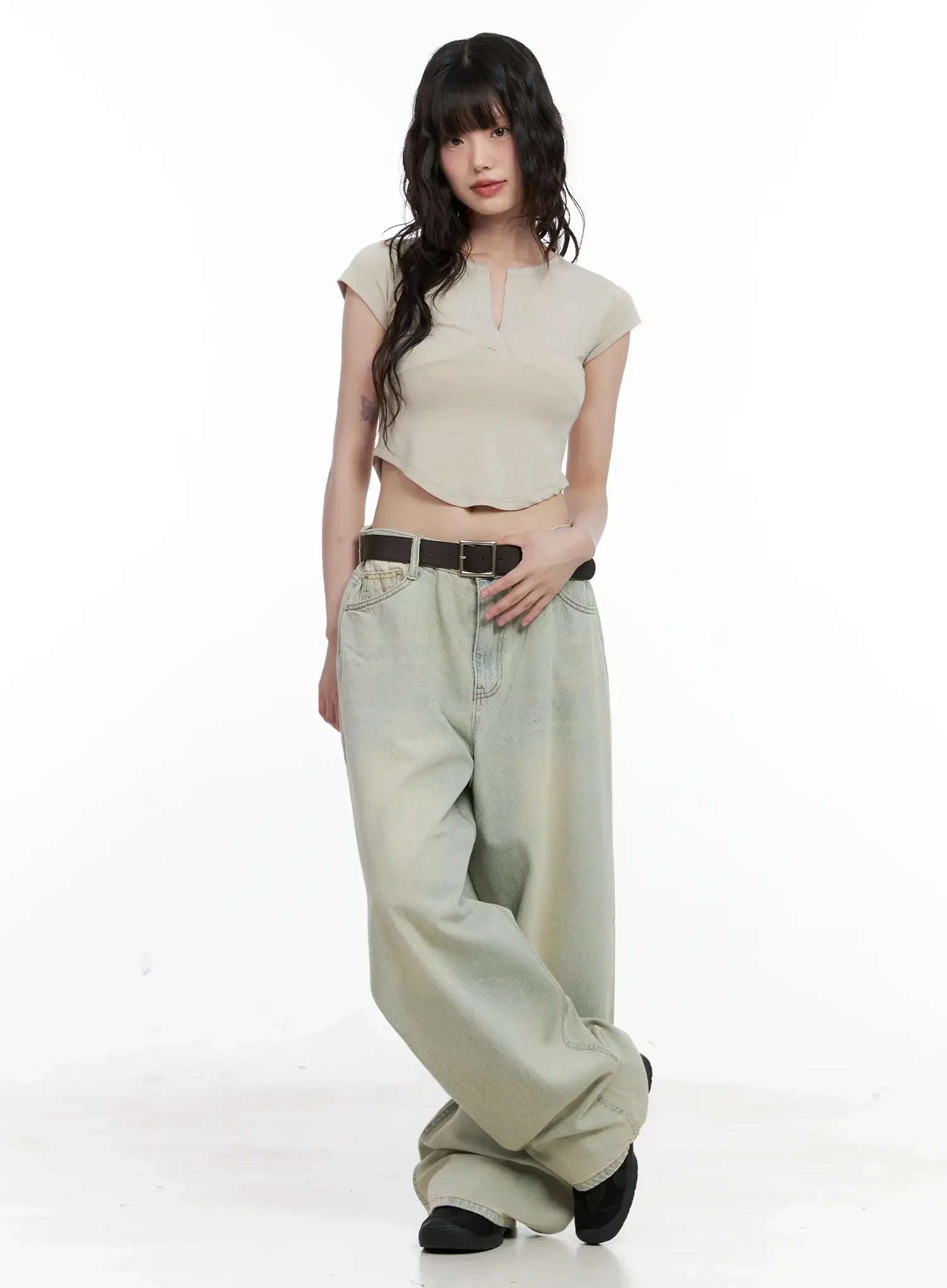 Minimalist V-Neck Crop Top IL531