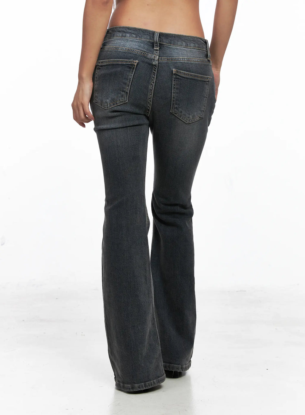 Elani Hip-pad Low-Rise Flared Jeans CO513