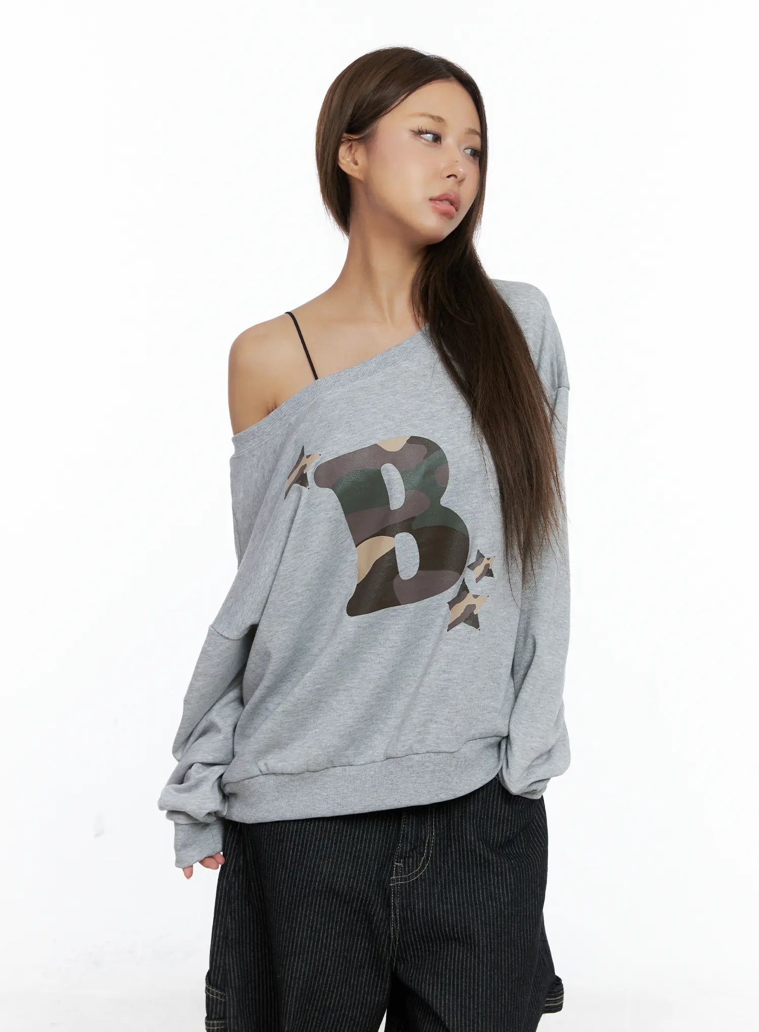 Camo Logo Off-Shoulder Sweatshirt CS505