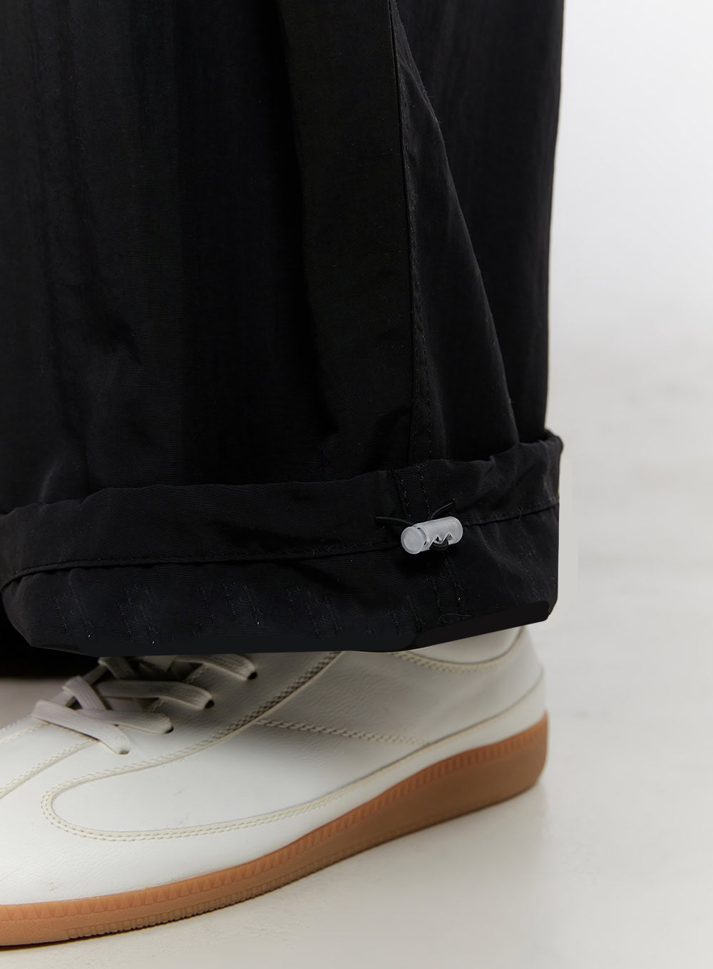 Men's Wide-Leg Windbreaker Pants IM525