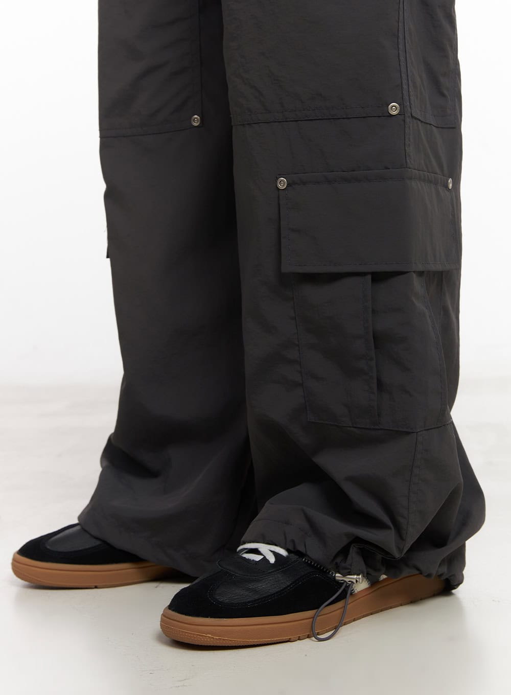Men's Nylon Wide-Fit Cargo Pants IM517