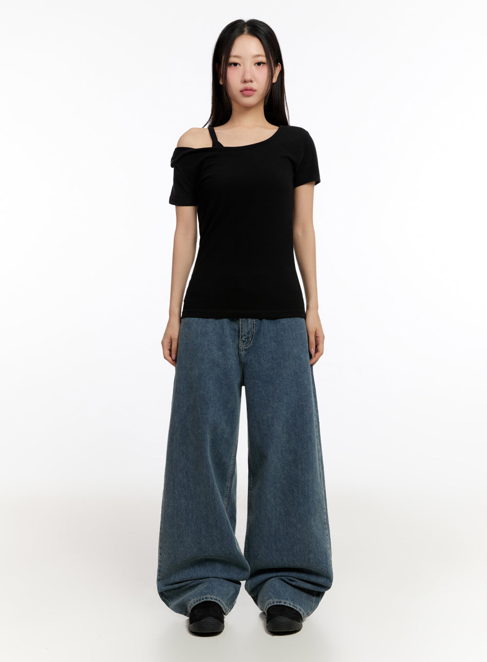 Slim-Fit Buttoned U Neck Top IU509