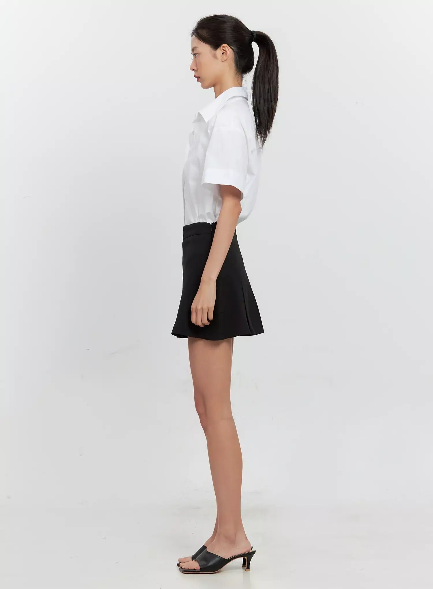 Collared Short-Sleeve Button-Up Shirt IL528