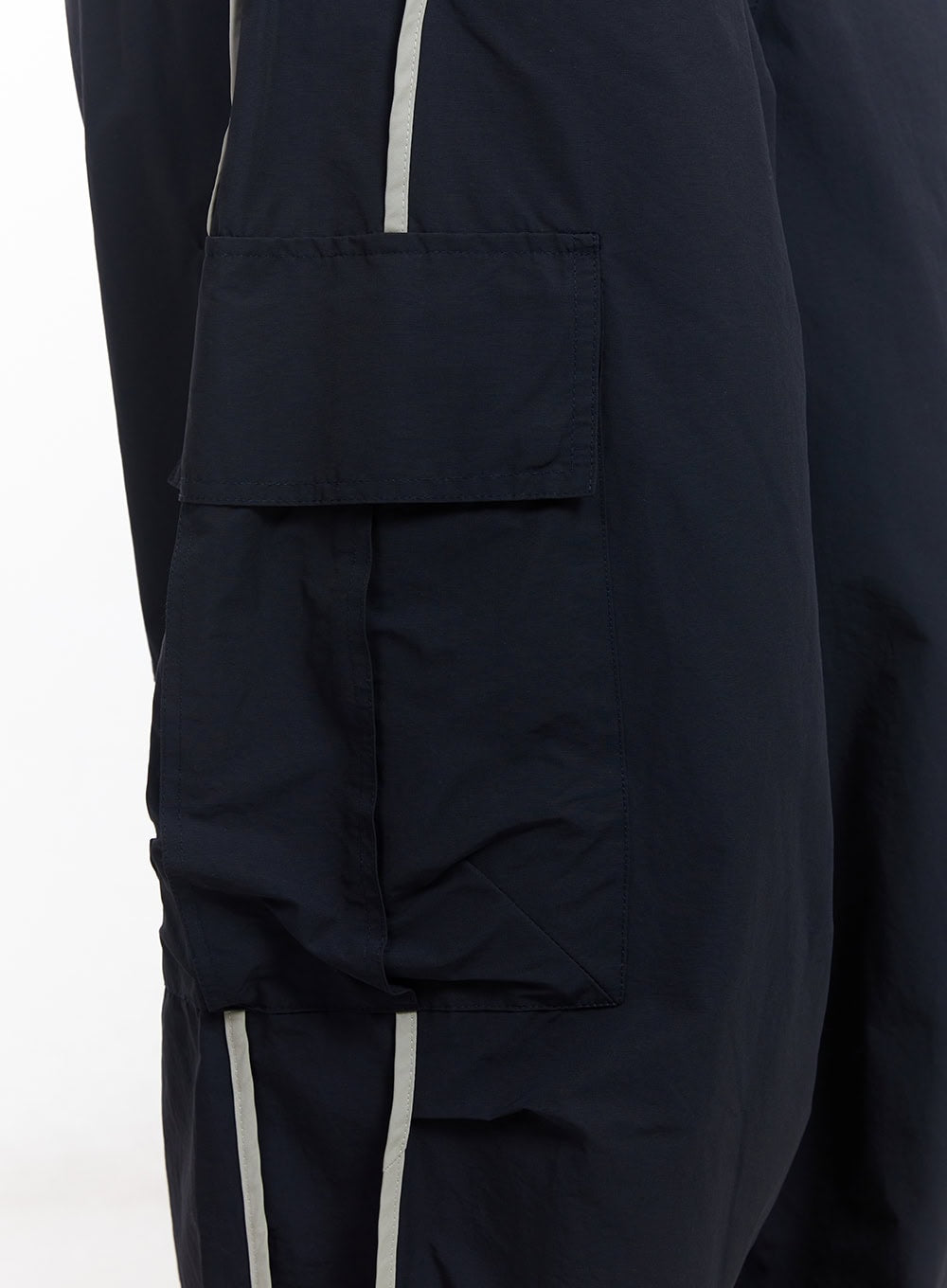 Men's Cargo Balloon-Fit Windbreaker Pants (Dark blue) IU512