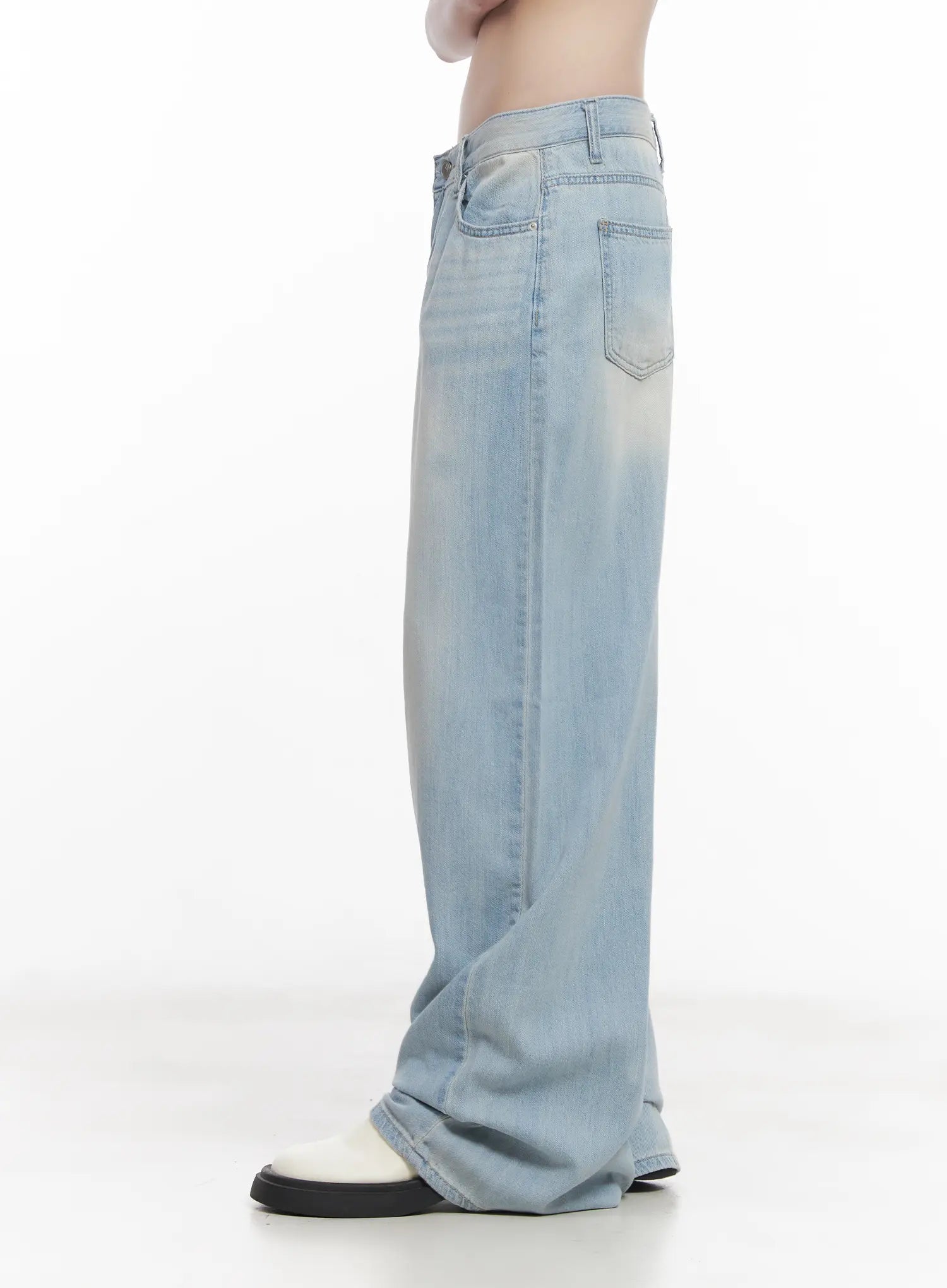 Garam Washed Wide-Leg Jeans CU518
