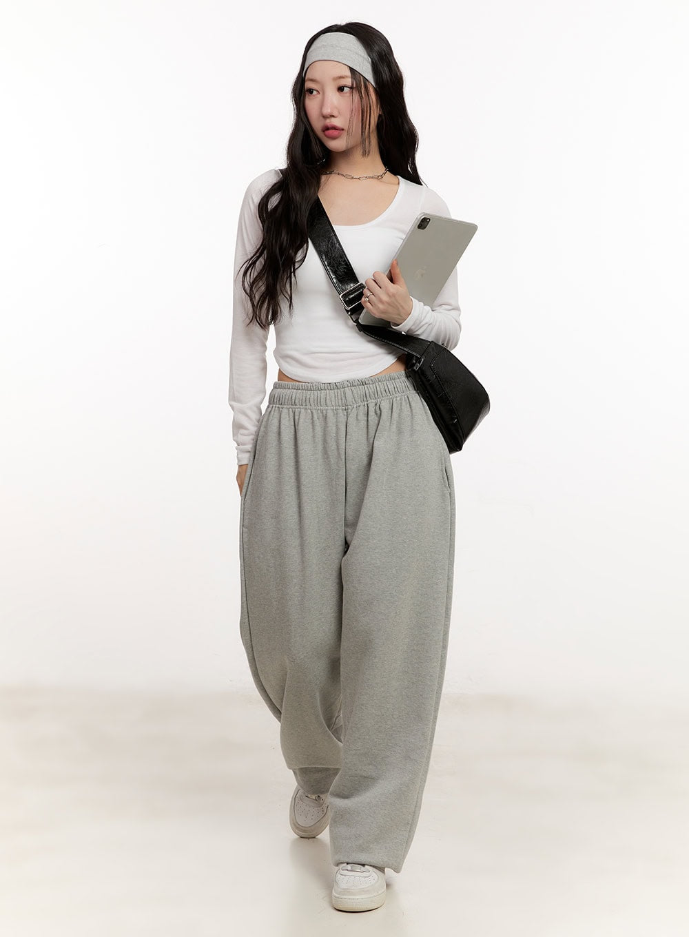 Embroidered Wide-Leg Sweatpants CM507