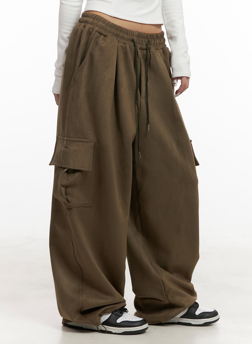 Suede Wide-Fit Cargo Sweatpants CJ507