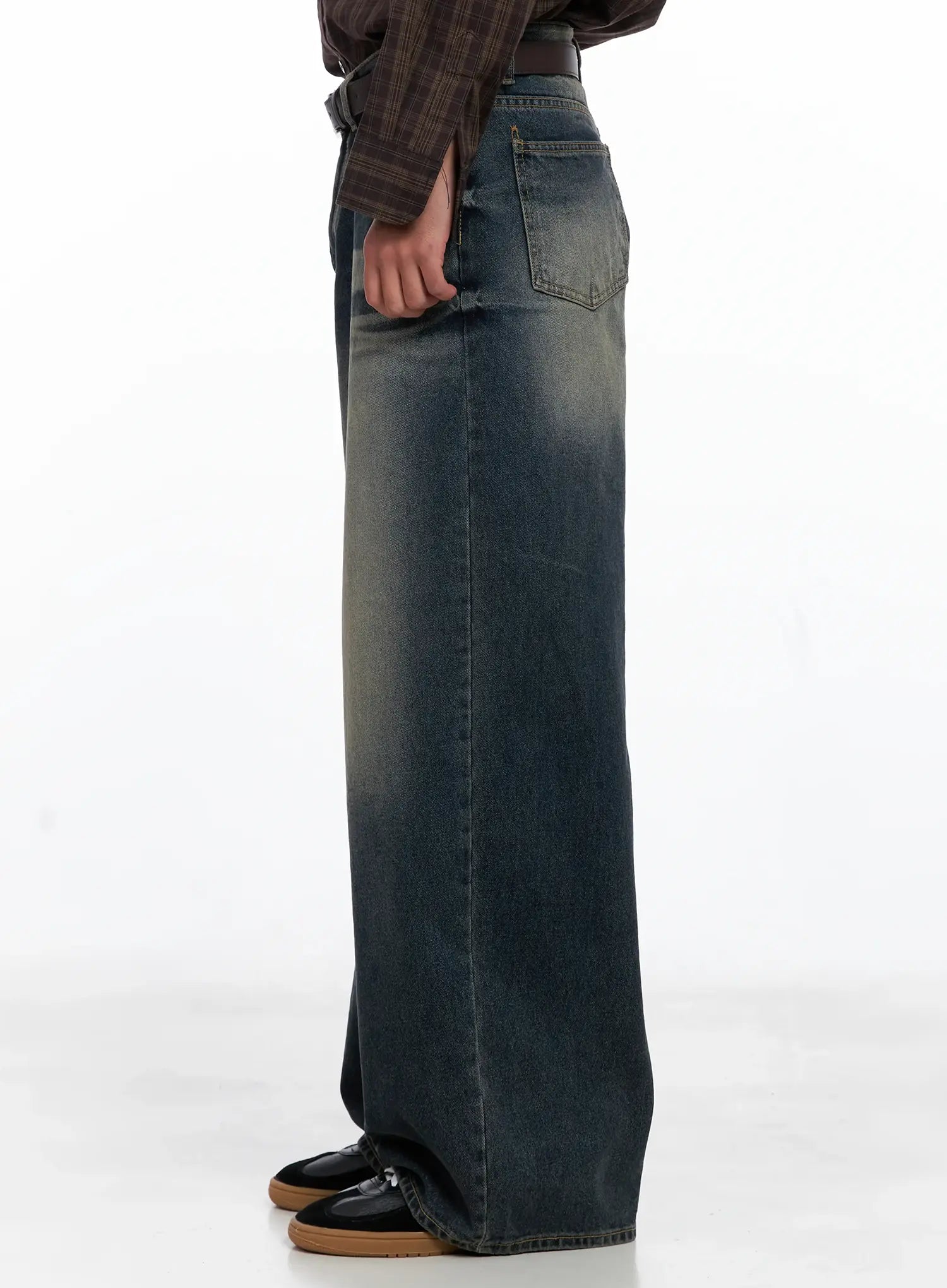 Men's Faded Wide-Leg Jeans IS510