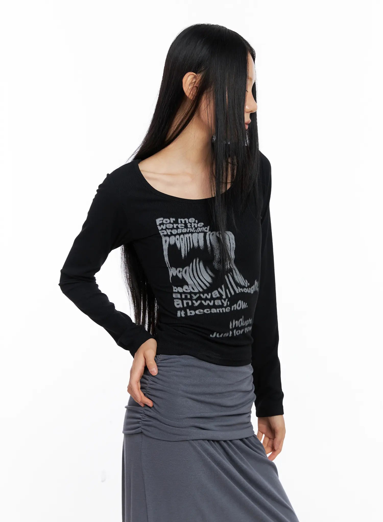 Graphic Lettering U-Neck Long Sleeve CS509