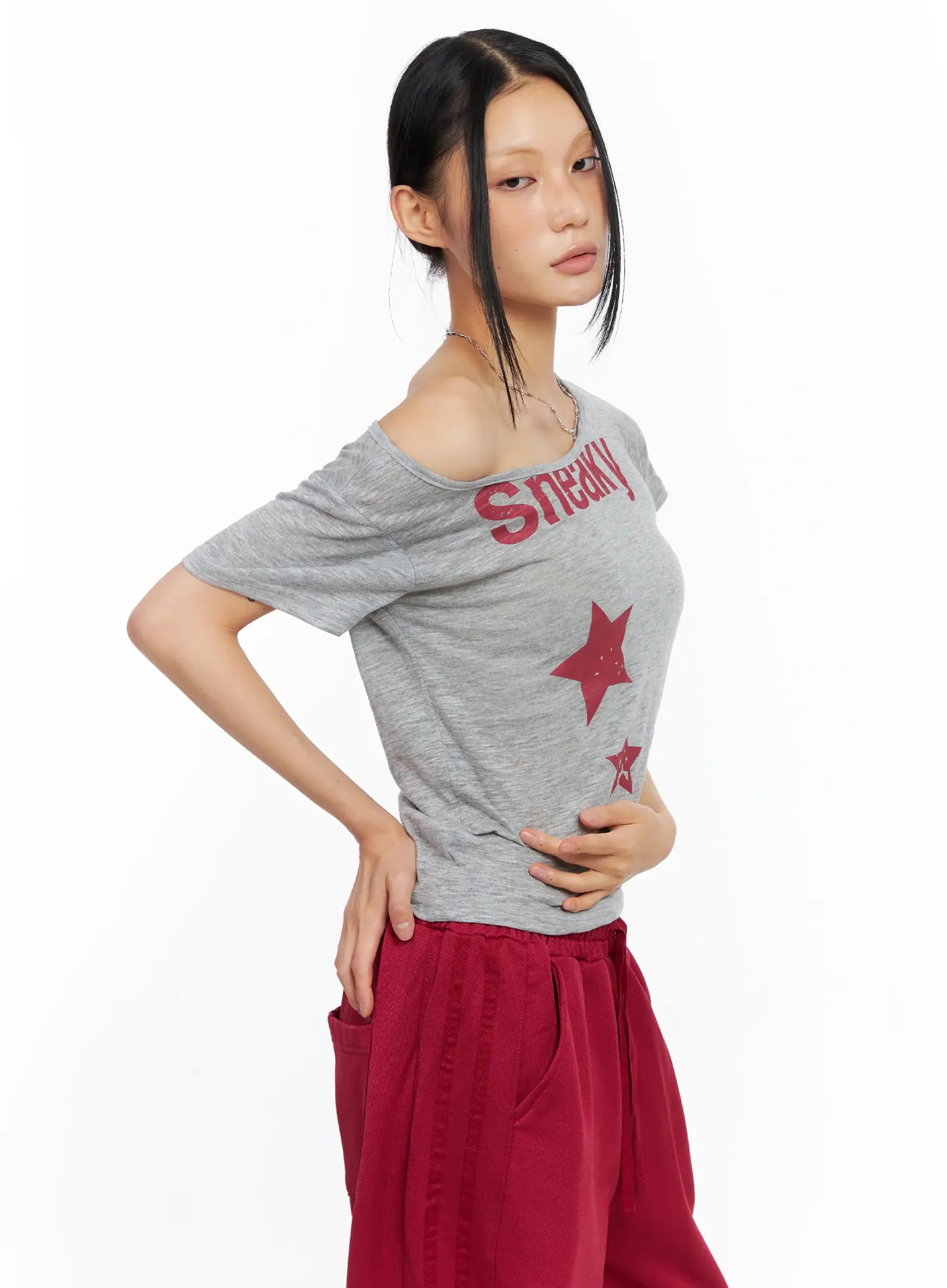 Off-Shoulder Star Graphic Tee CL529