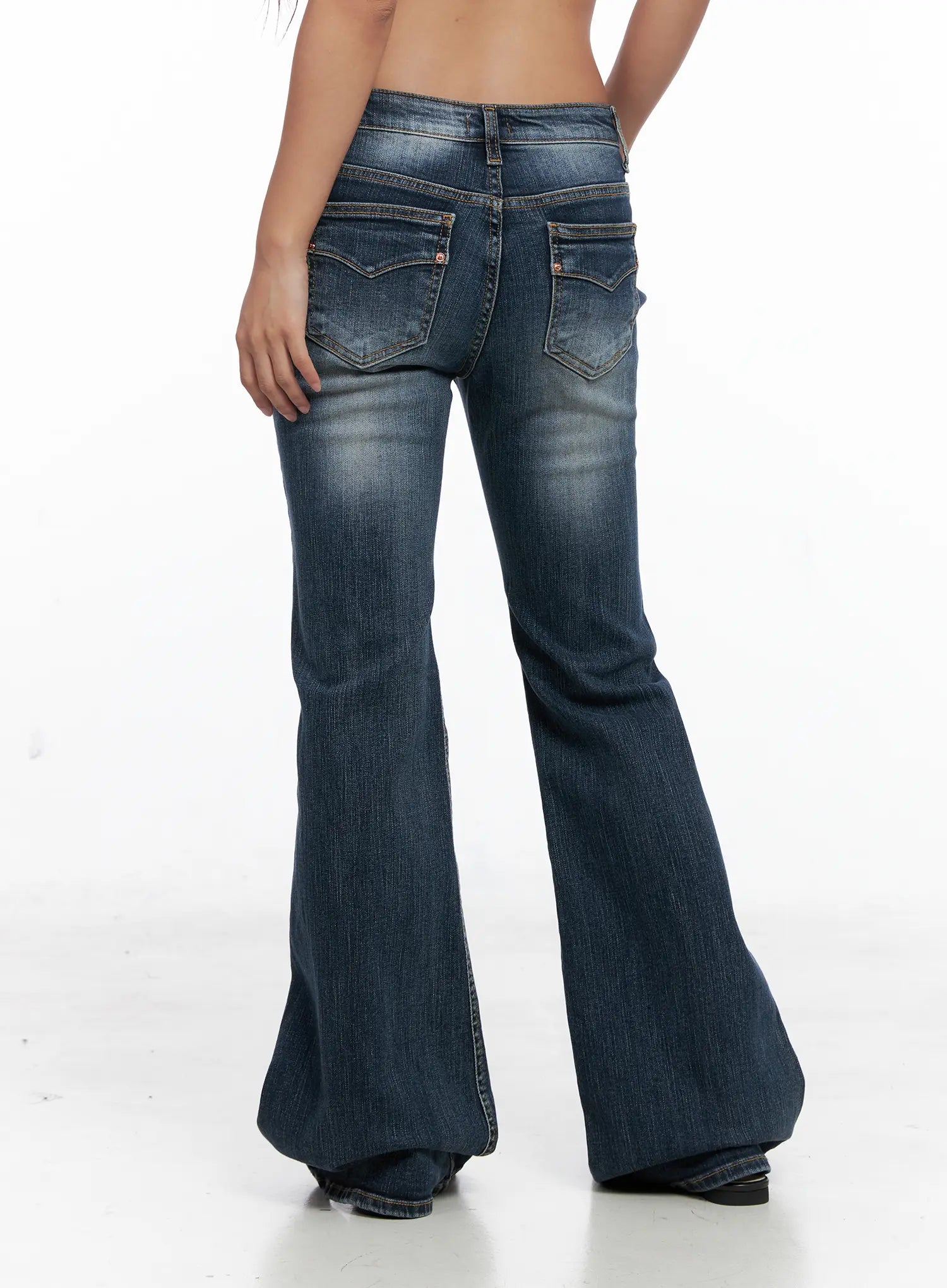 Saanvi Vintage Wash Flare Jeans CS522