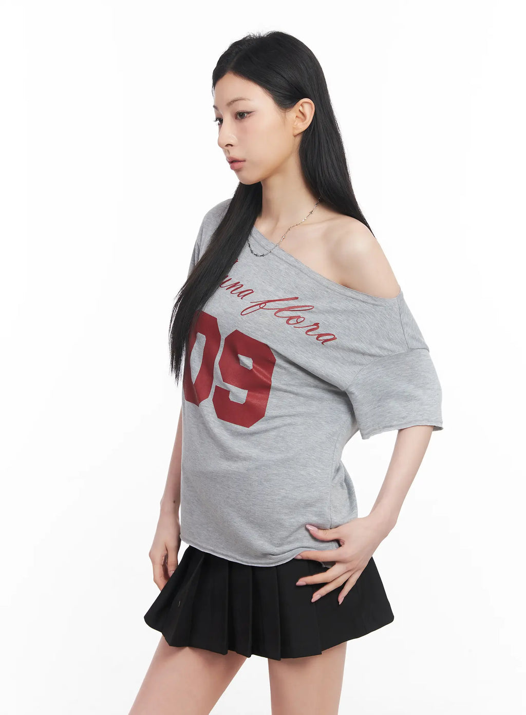 Loose-Fit One-Shoulder Graphic Tee CU511
