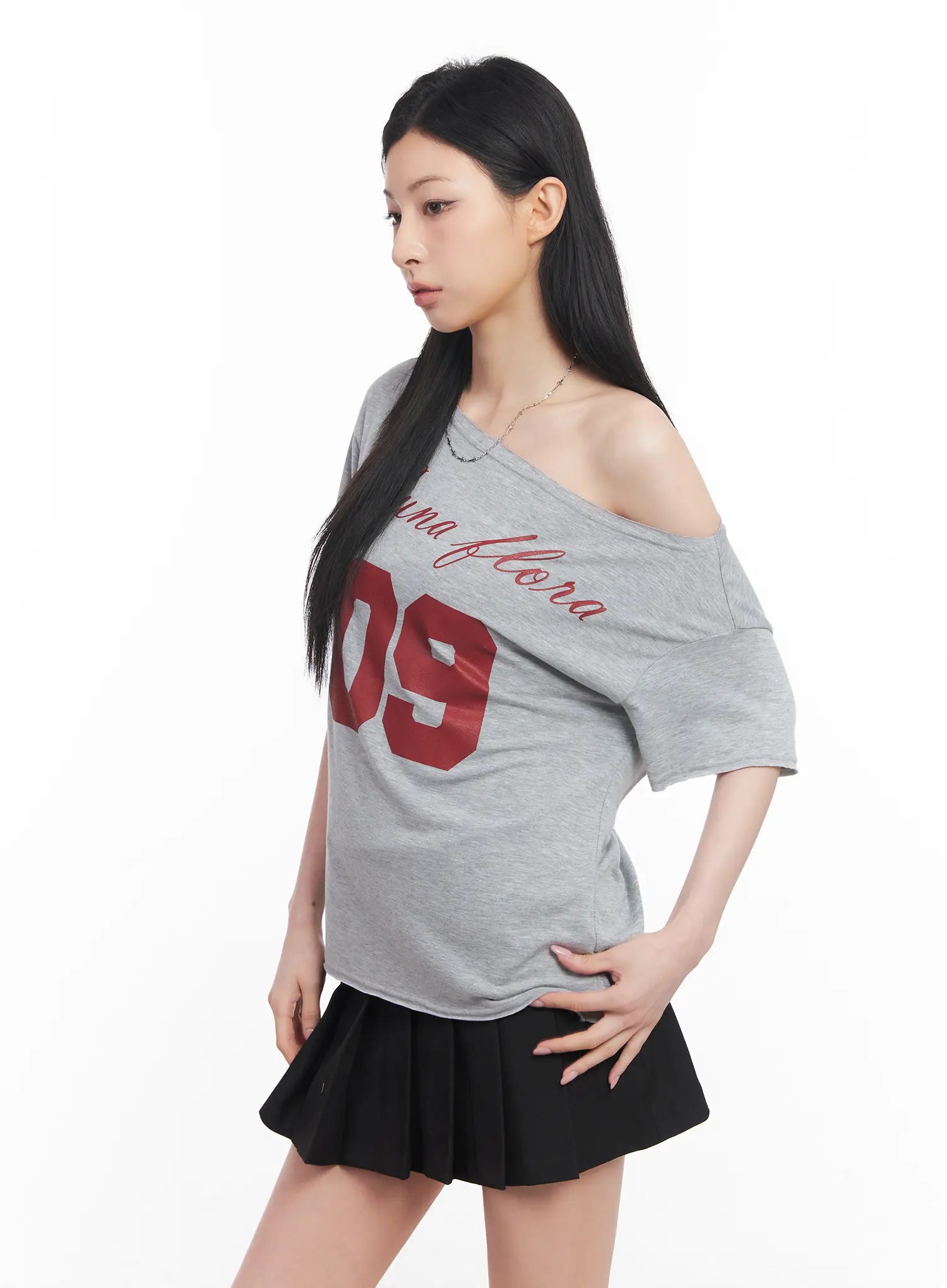 Loose-Fit One-Shoulder Graphic Tee CU511