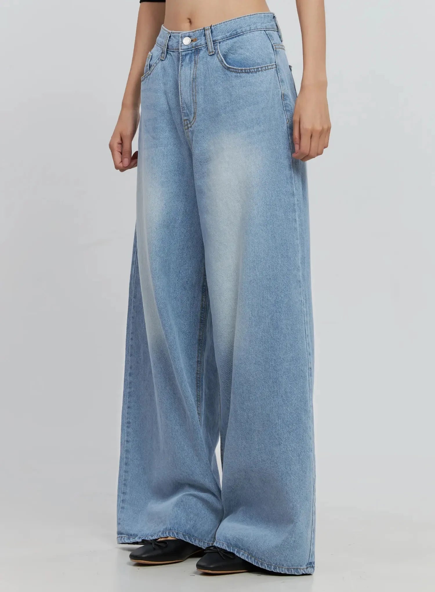 Ramos Washed Wide-Leg Jeans IS516