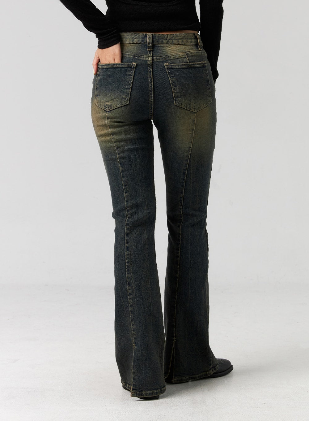 Washed Jeans with Back Cut CG327
