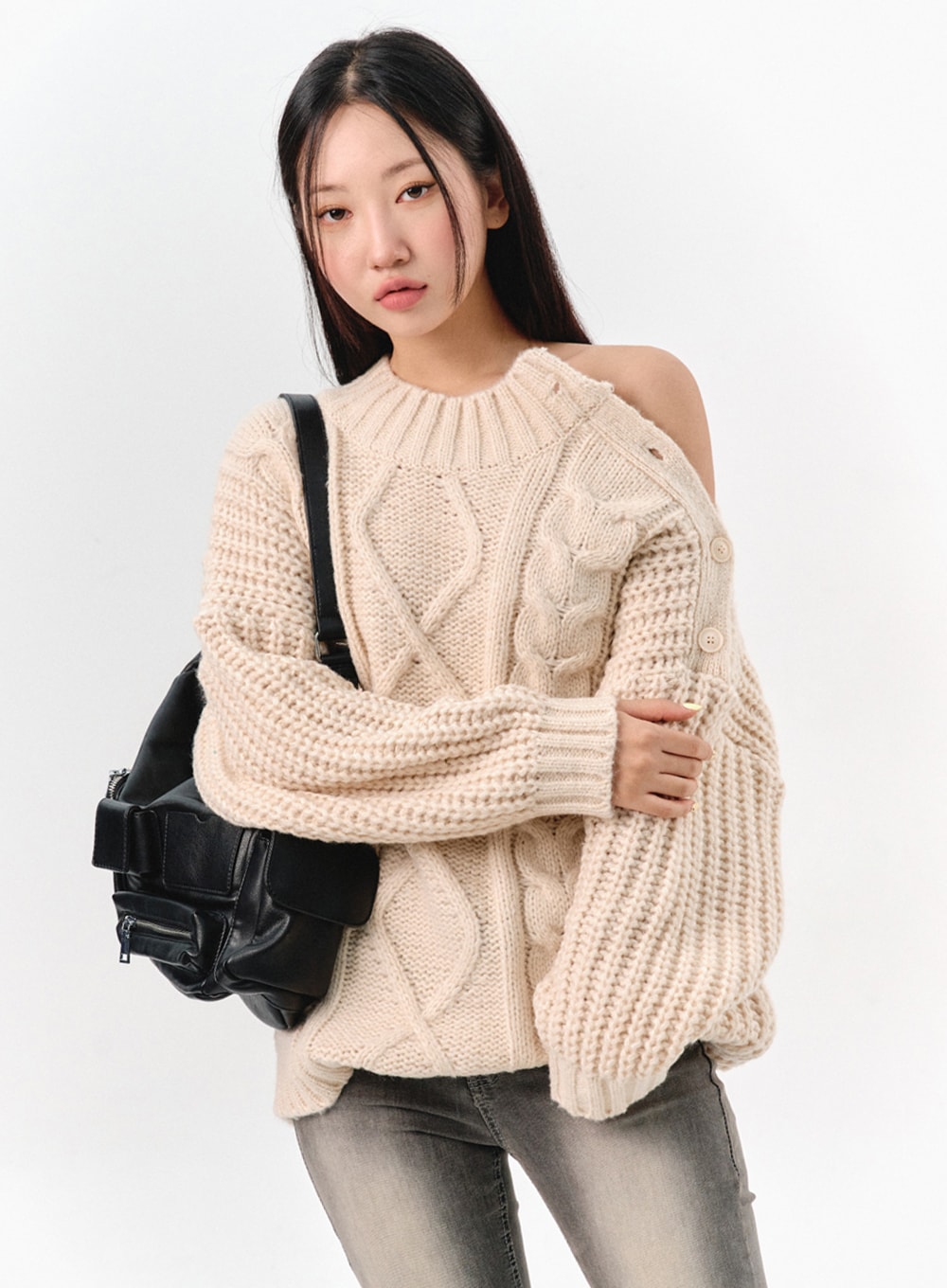 Cable Knit Buttoned Sweater IS301