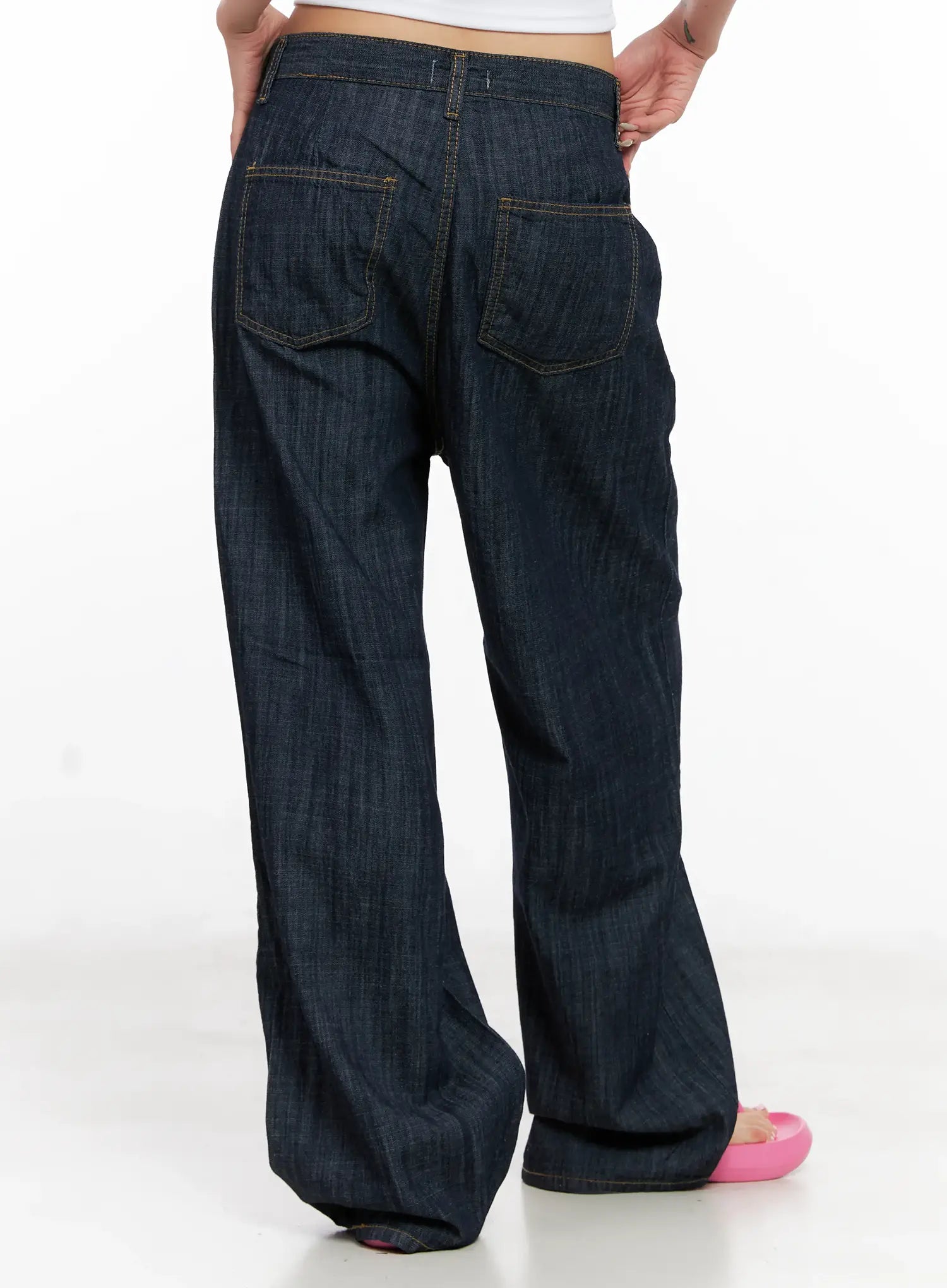 Saebi Button-Detail Jeans CL528