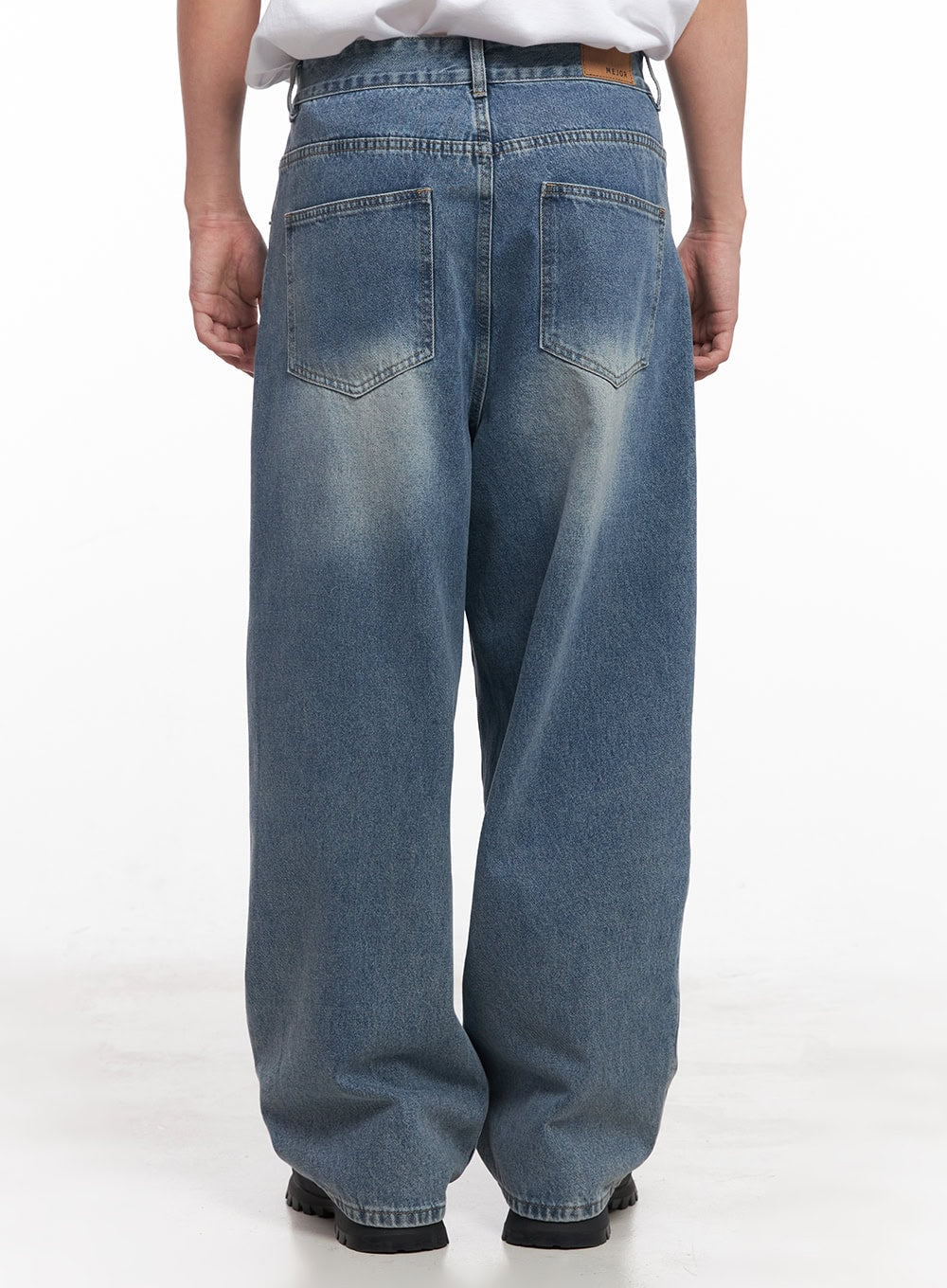 Men's Washed Wide-Fit Jeans IY520