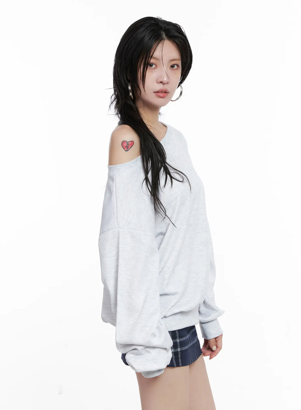 Off-Shoulder Loose Fit Sweatshirt CS510