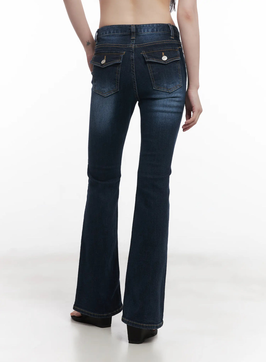 Minji Slim-Fit Flared Jeans CU519