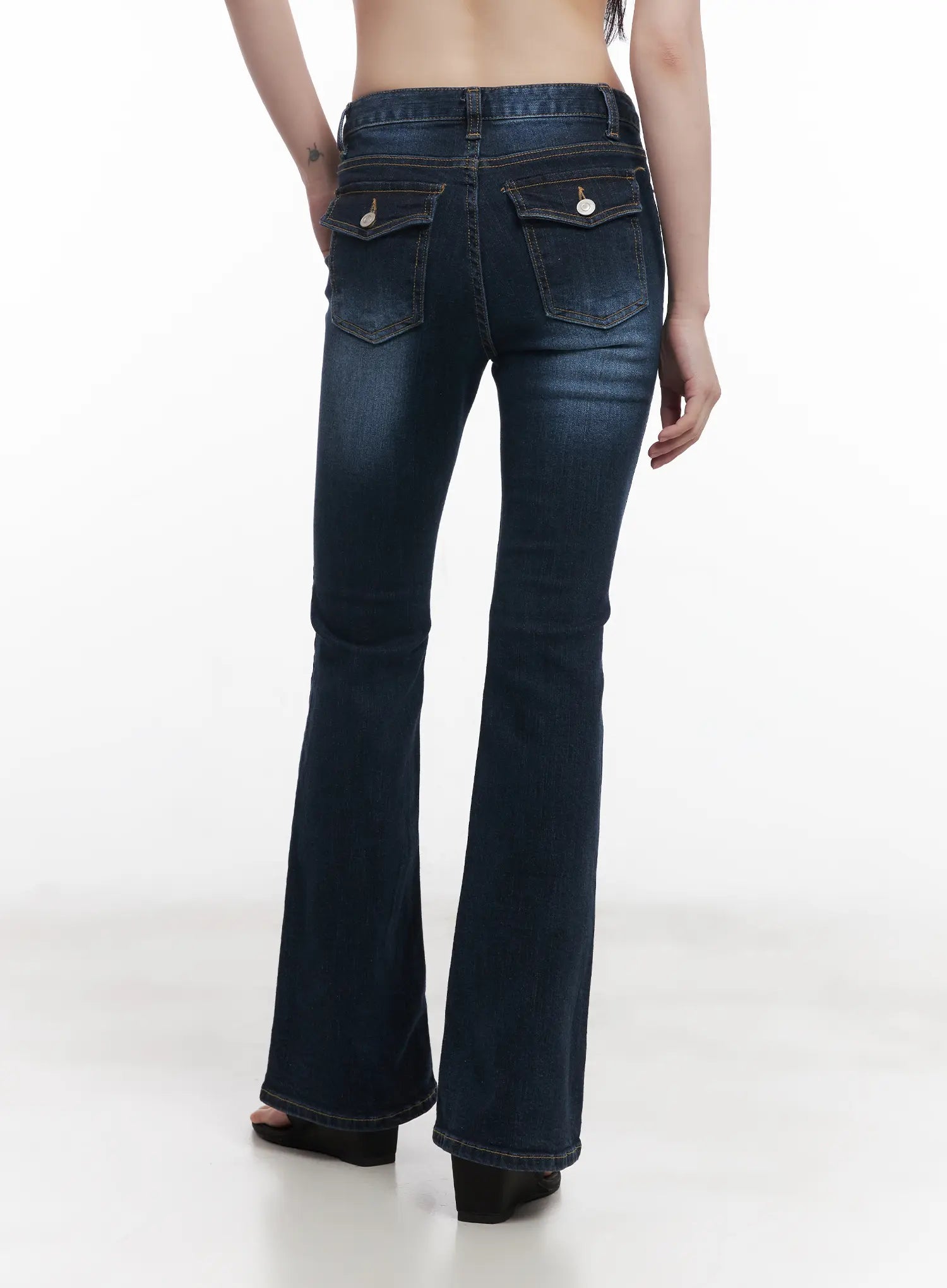 Minji Slim-Fit Flared Jeans CU519