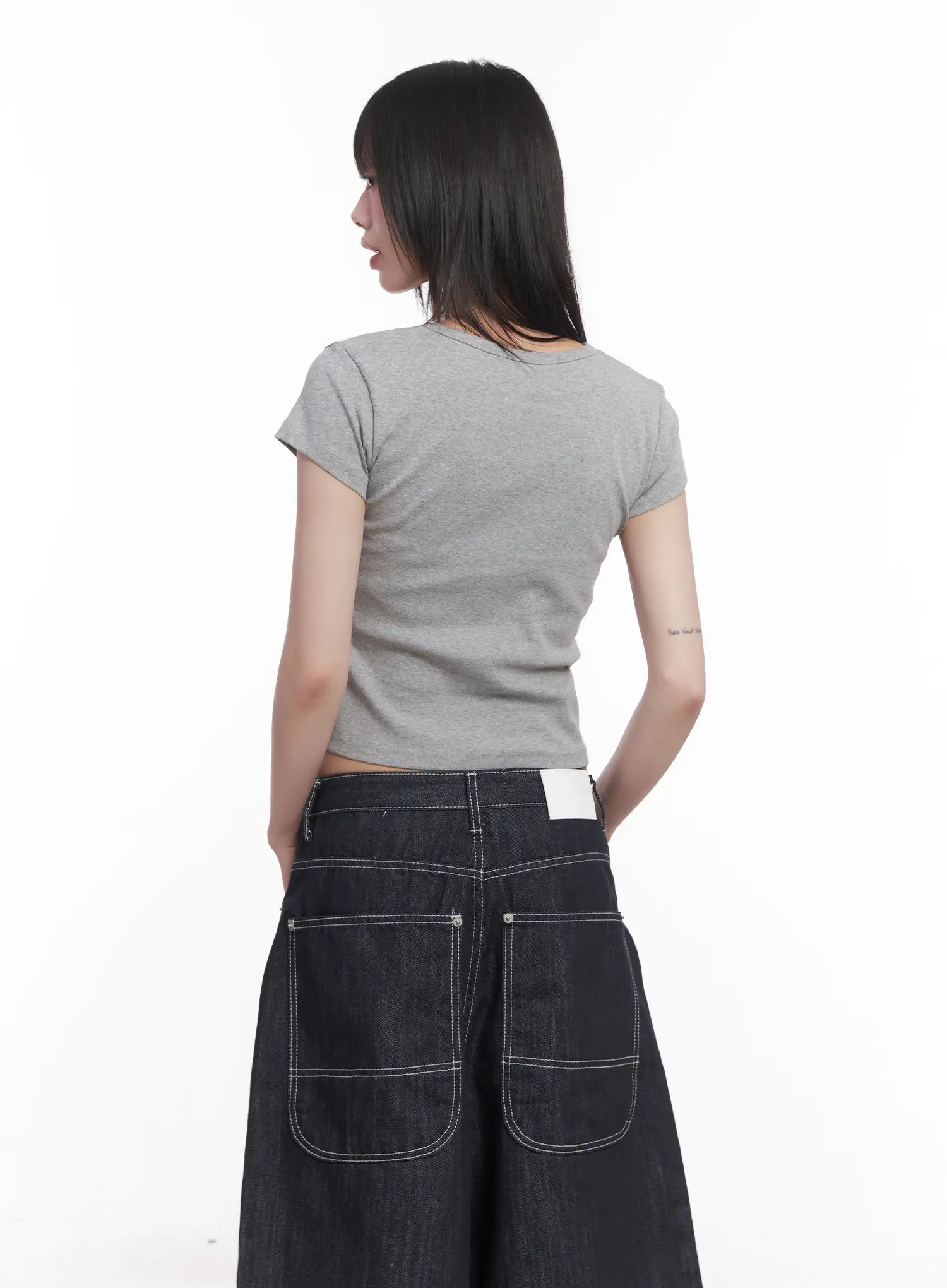 Cursive Graphic Crop Tee CU519