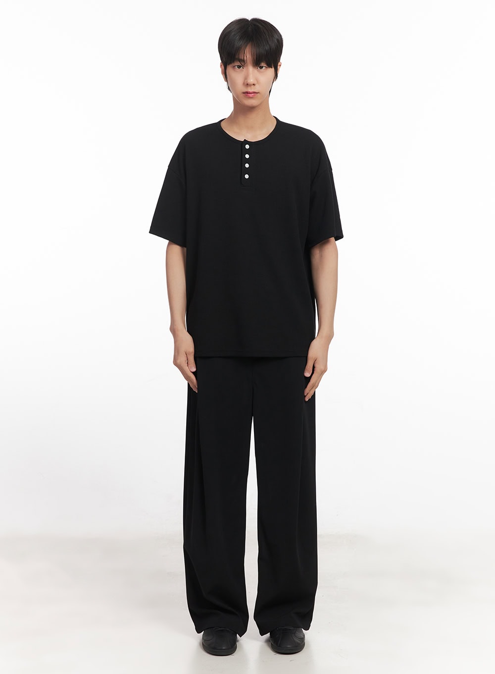 Men's Henley Neck Relaxed-Fit T-Shirt IA510