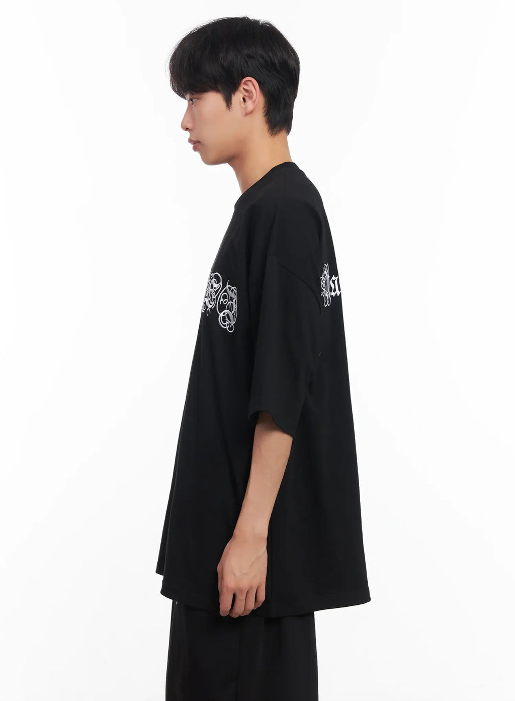 Men's Embroidered Graphic Tee IU518