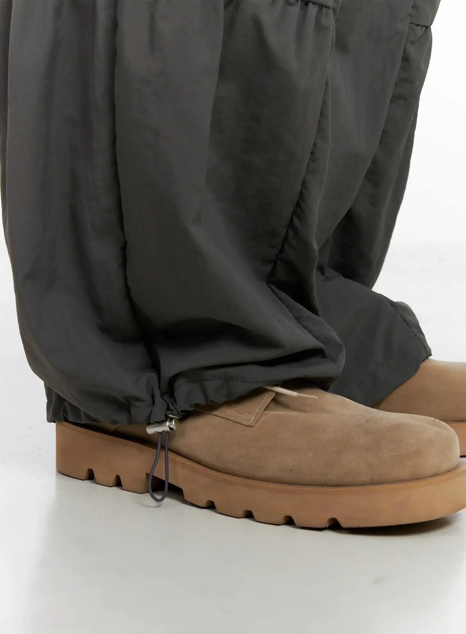 Men's Line Stitch Parachute Pants IS510