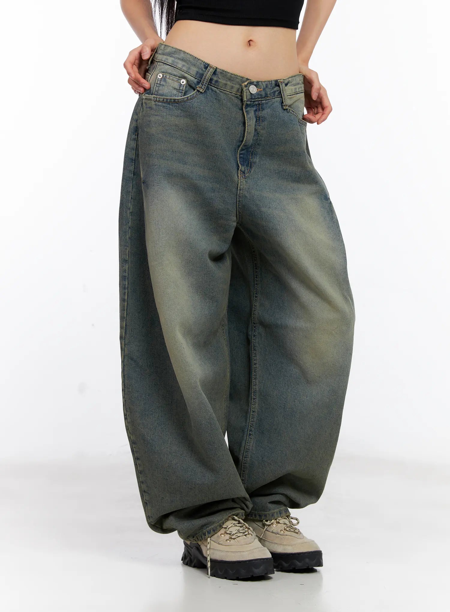 Chowon Washed Wide-Leg Denim Jeans CL530