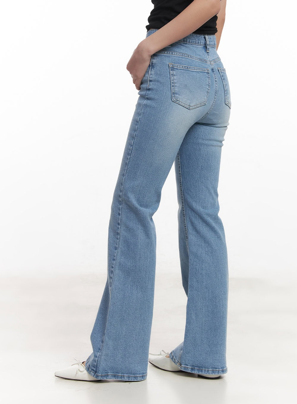 Lumi Slim Bootcut Jeans CA521