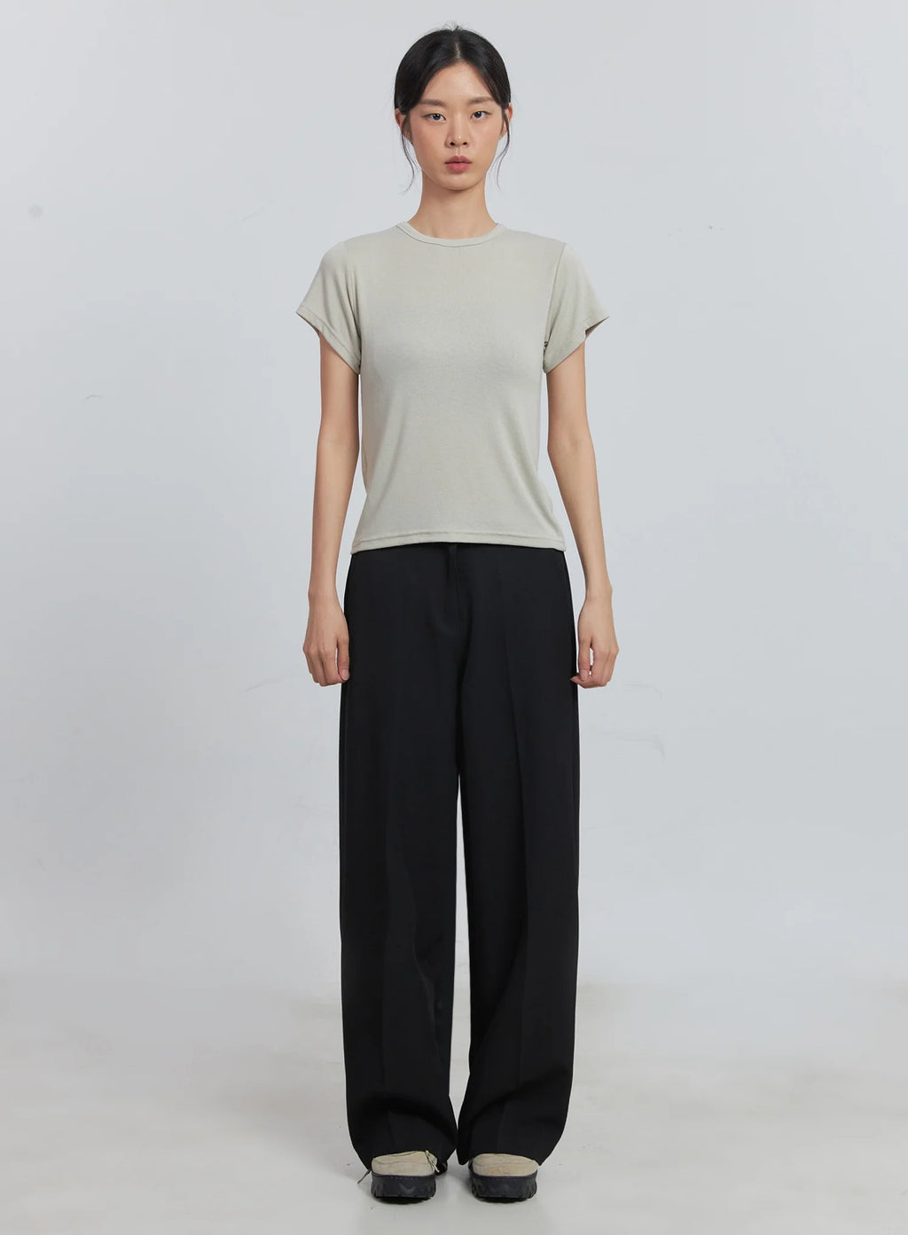 Classic Wide-Fit Slacks (Black) IU512