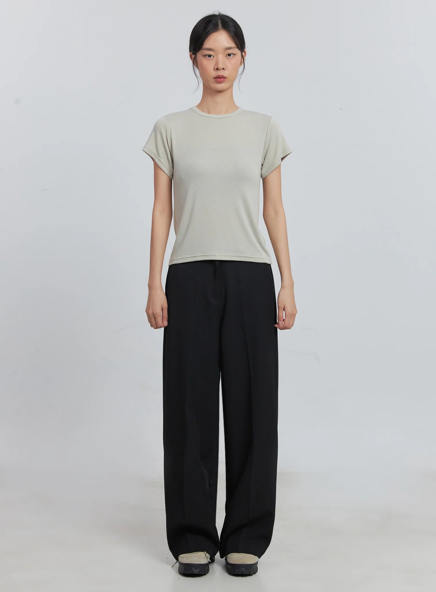 Classic Wide-Fit Slacks (Black) IU512