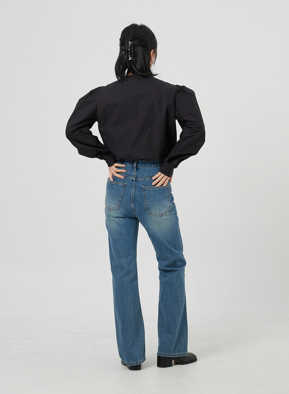V-Neck Cropped Blouse OM303