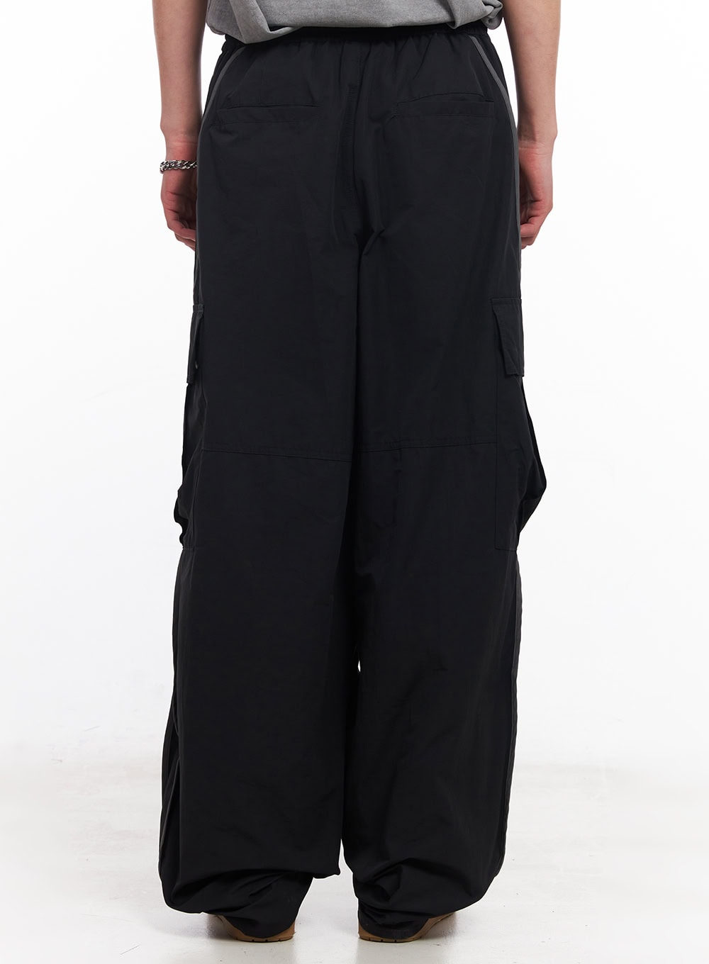 Men's Cargo Balloon-Fit Windbreaker Pants (Black) IU503