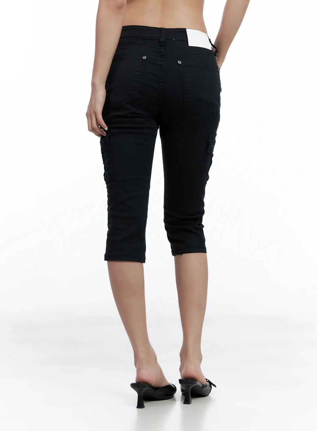 Slim-Fit Cargo Capri Pants CL511