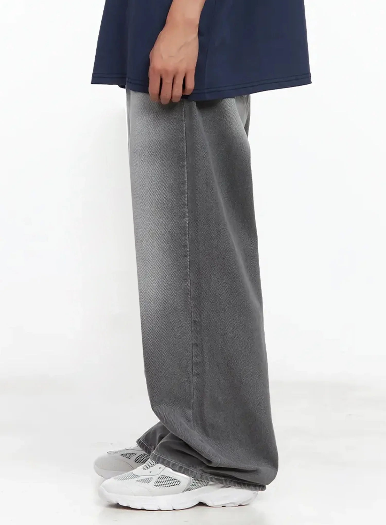 Men's Gray Vintage-Wash Jeans IL516