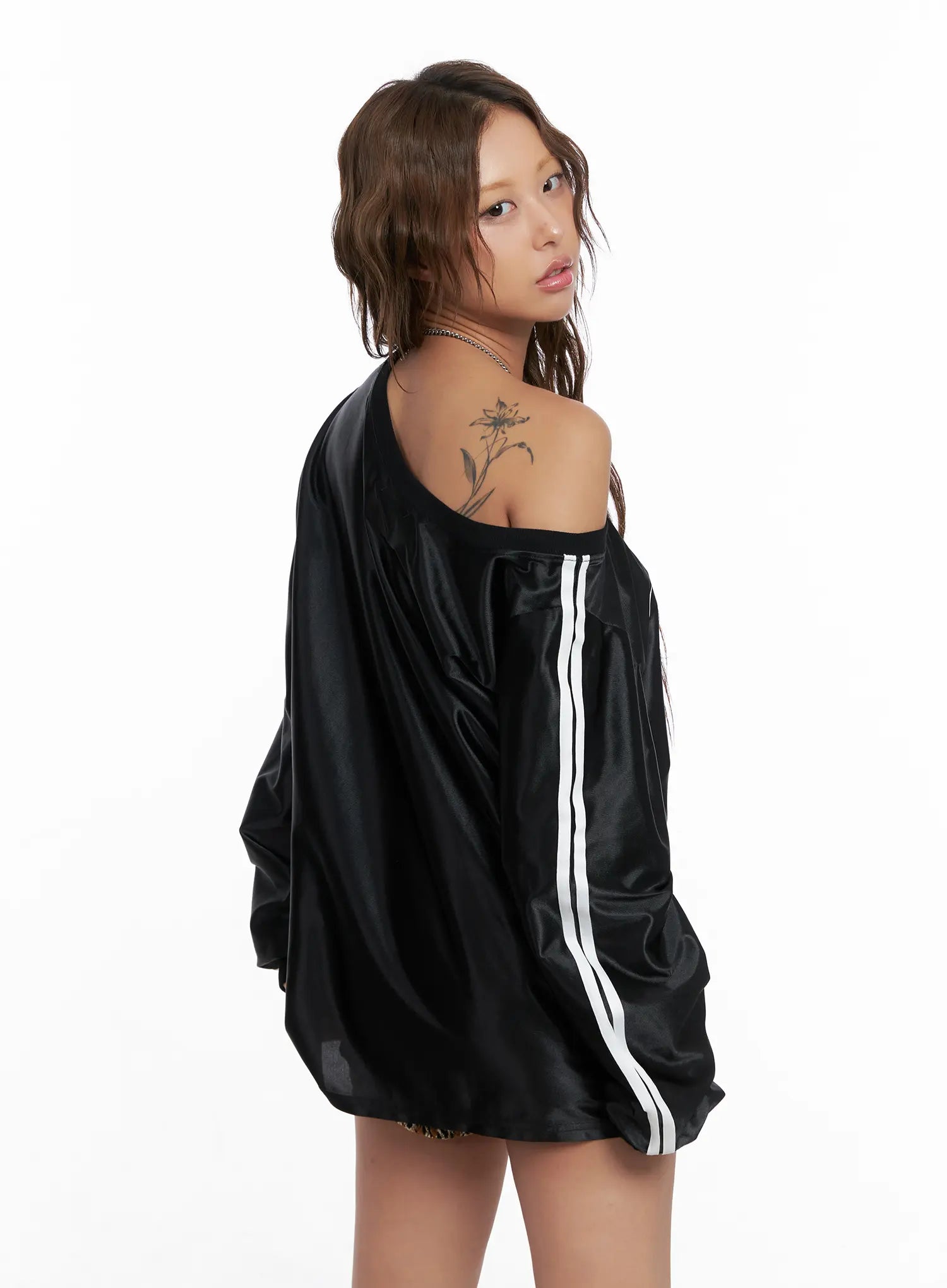 Oversized Off-Shoulder Graphic Long Sleeve CS522