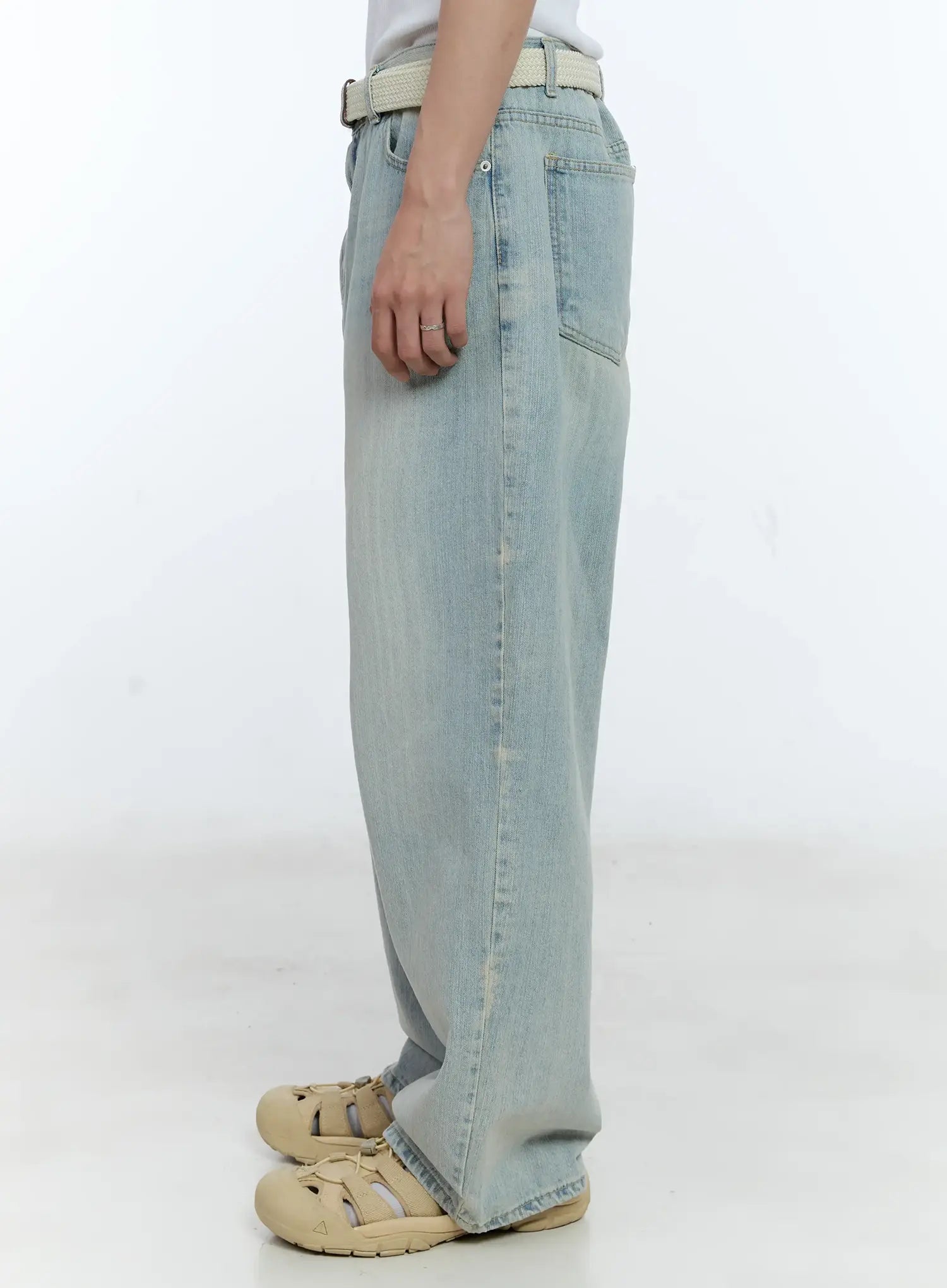 Men's Light-Wash Jeans IG501
