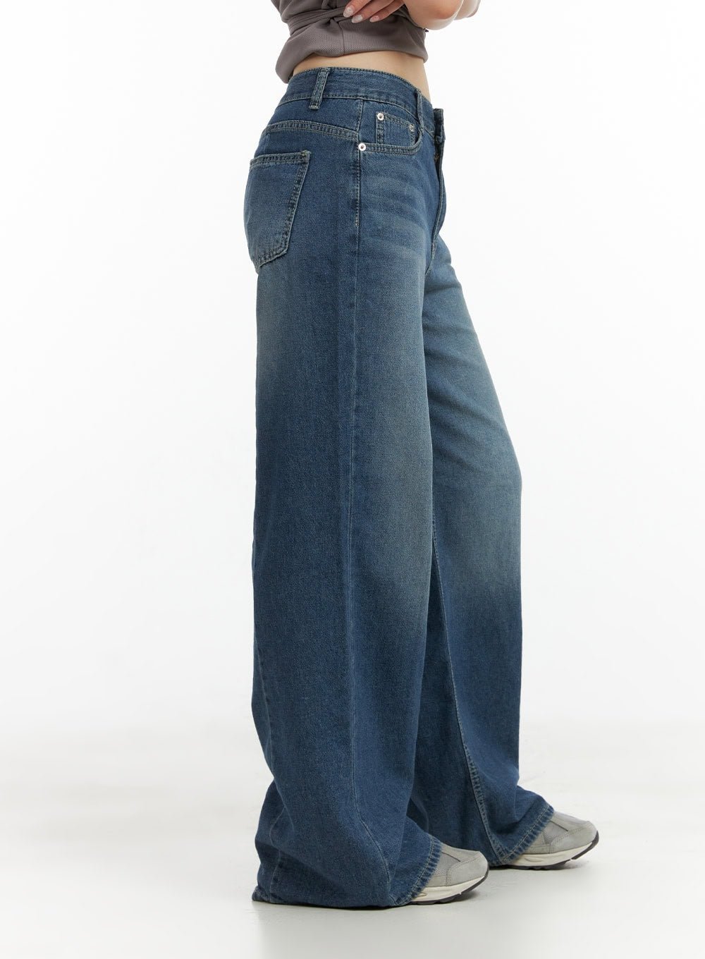 Low-Rise Washed Denim Baggy Jeans CL422