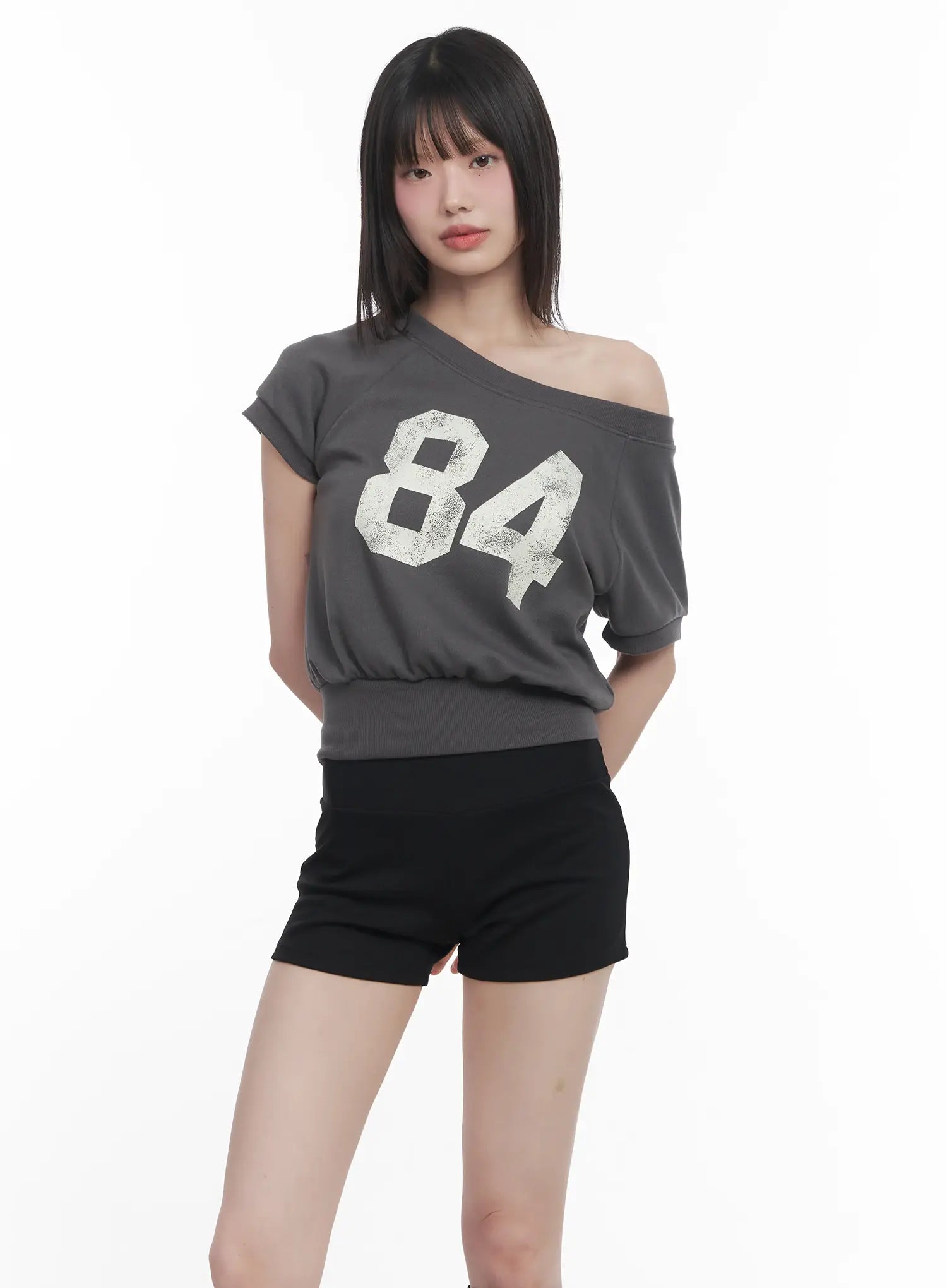 Asymmetric Graphic Relaxed-Fit Crop Top CU518
