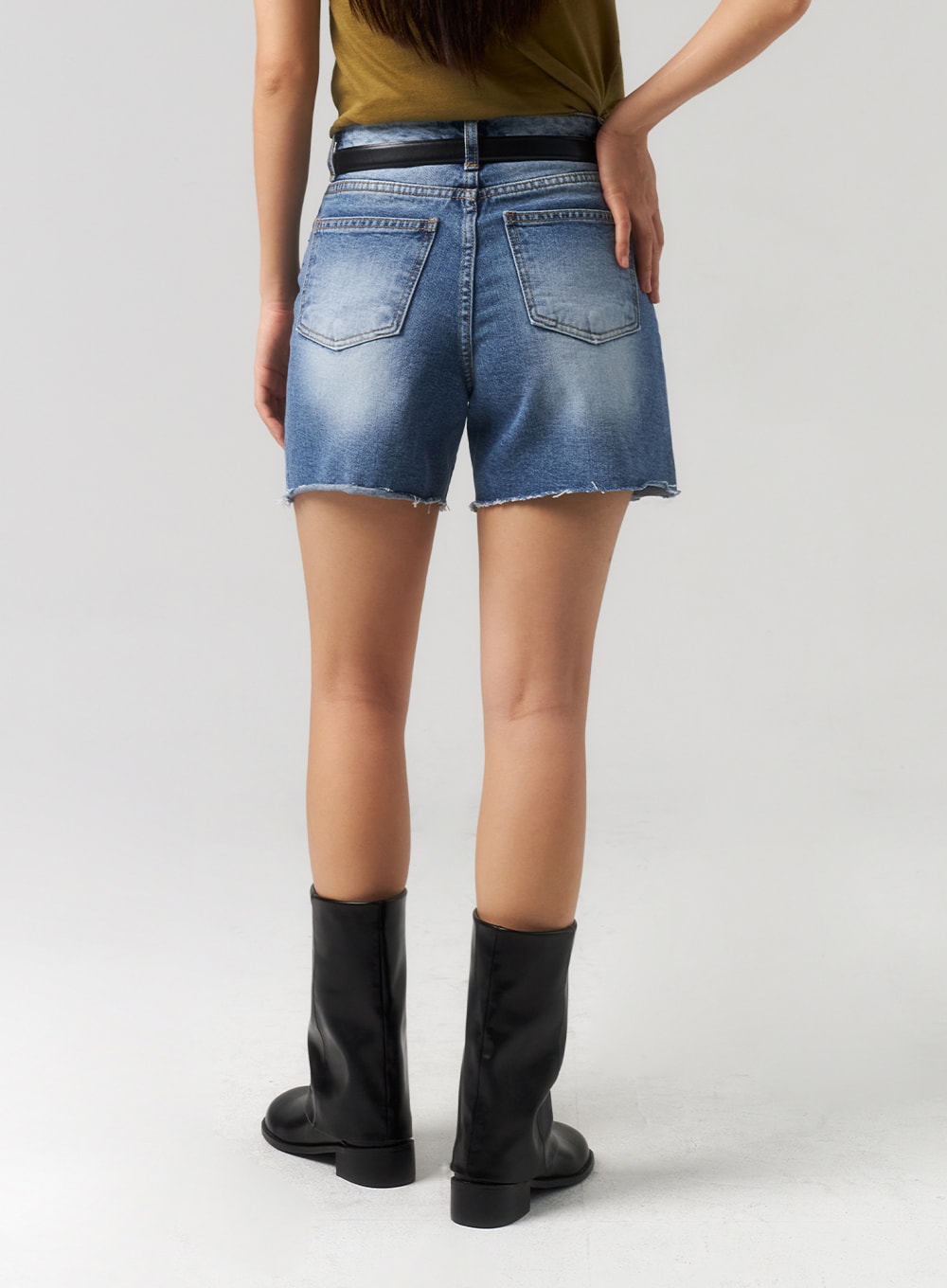 Mid-Wash Denim Shorts CU328