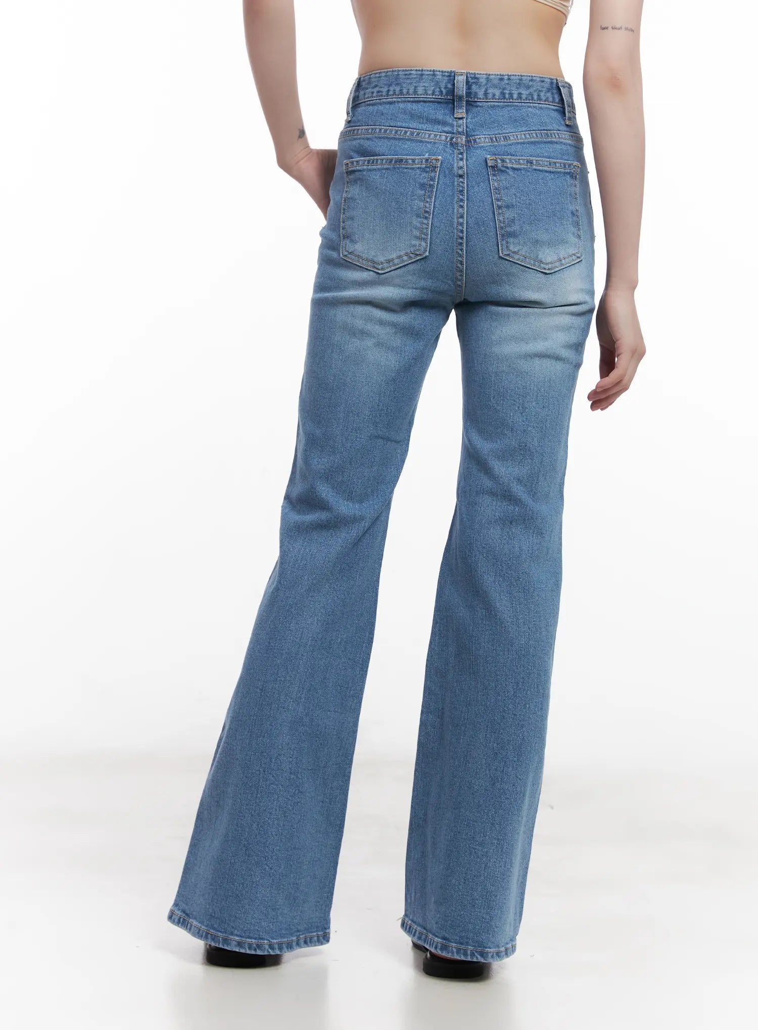 Wonyoung Slim-Fit Flared Jeans CU520