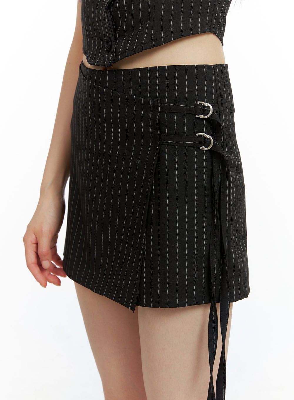 Stripe Buckle Wrap Shorts CL402