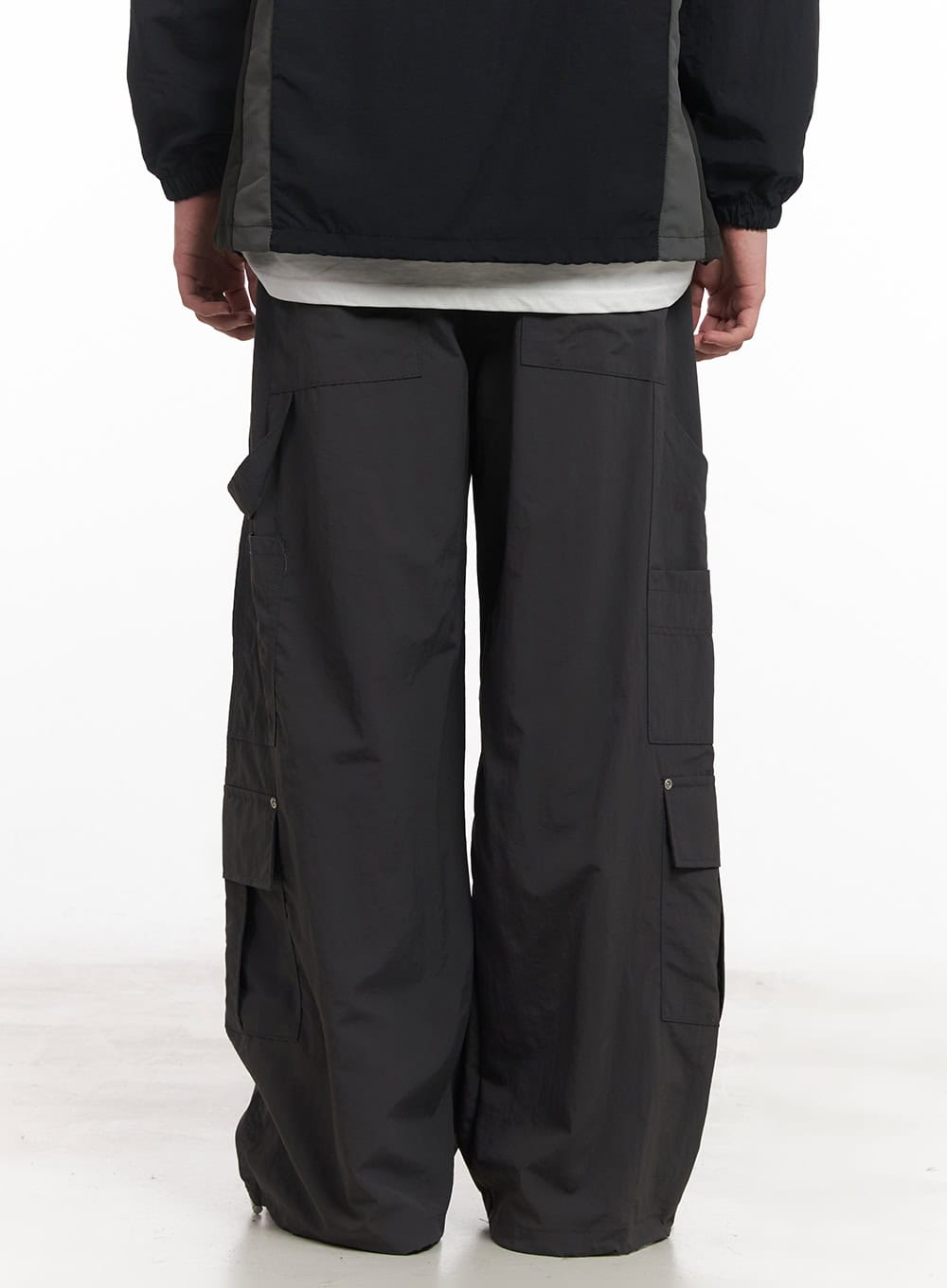 Men's Nylon Wide-Fit Cargo Pants IM517